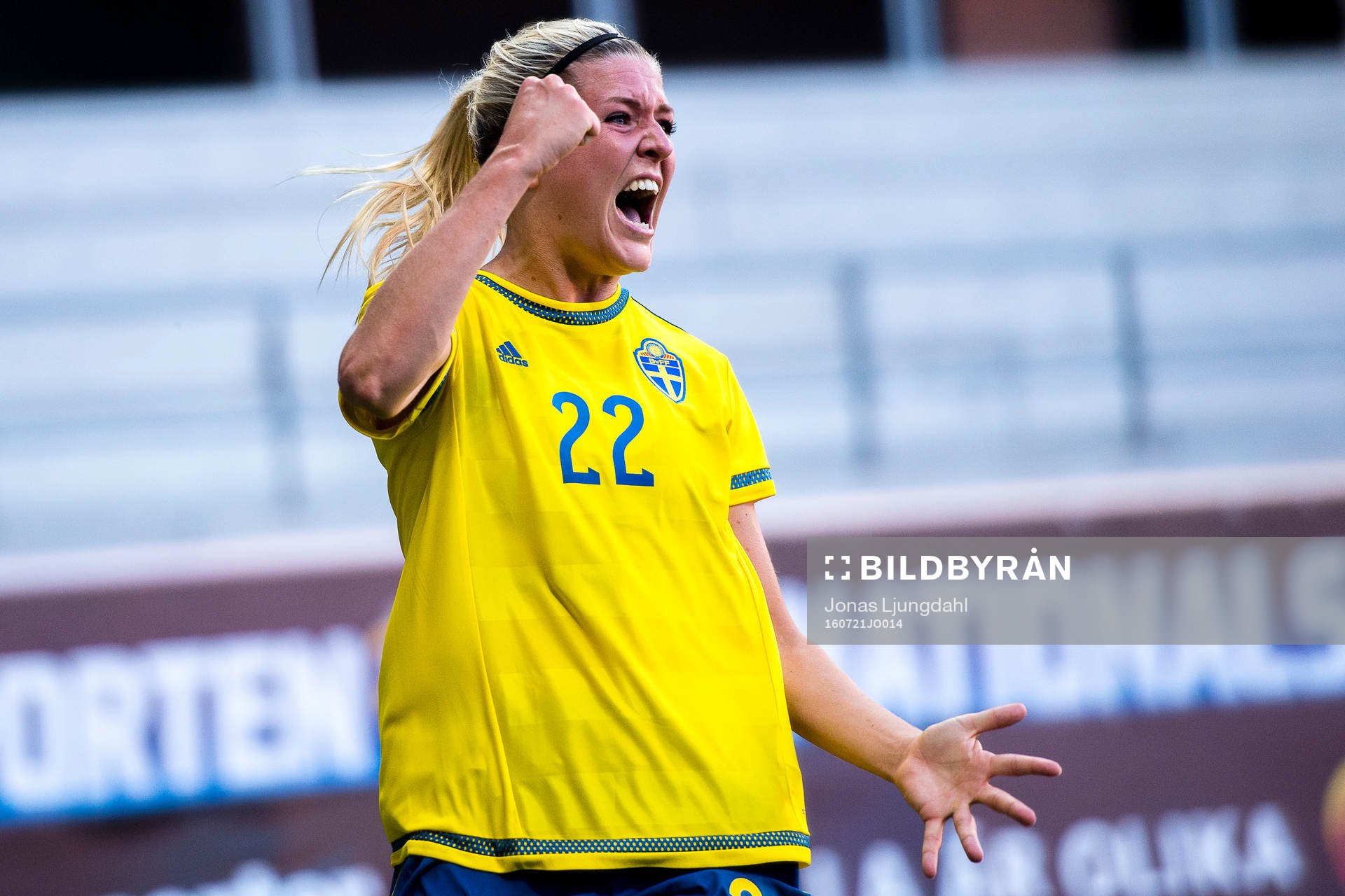 Sveriges Oliva Schough jublar efter sitt mål till 3-0 under landskampen i fotboll mellan Sverige och Japan 21 juli 2016 i Kalmar.