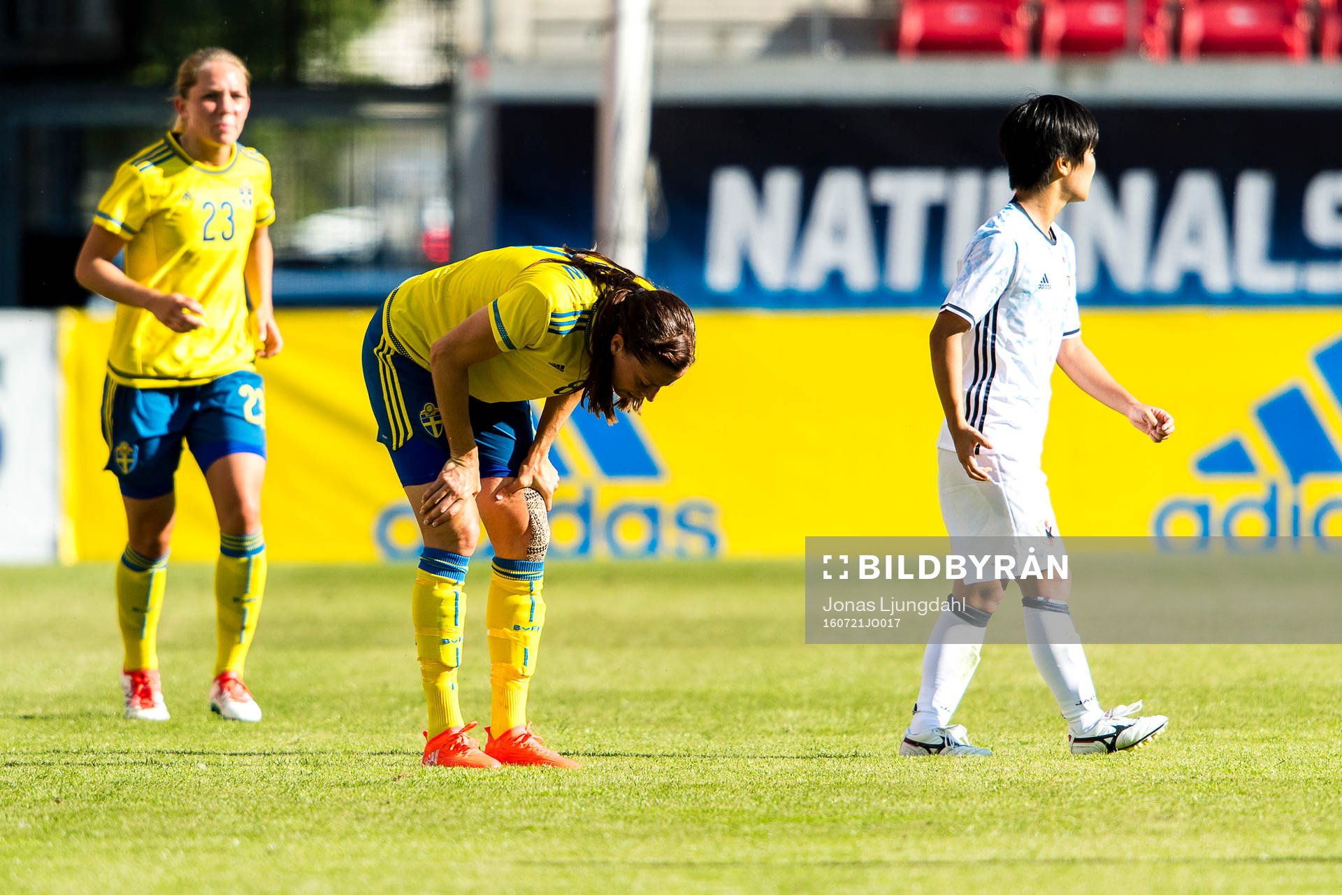 Sveriges Lotta Schelin hostar