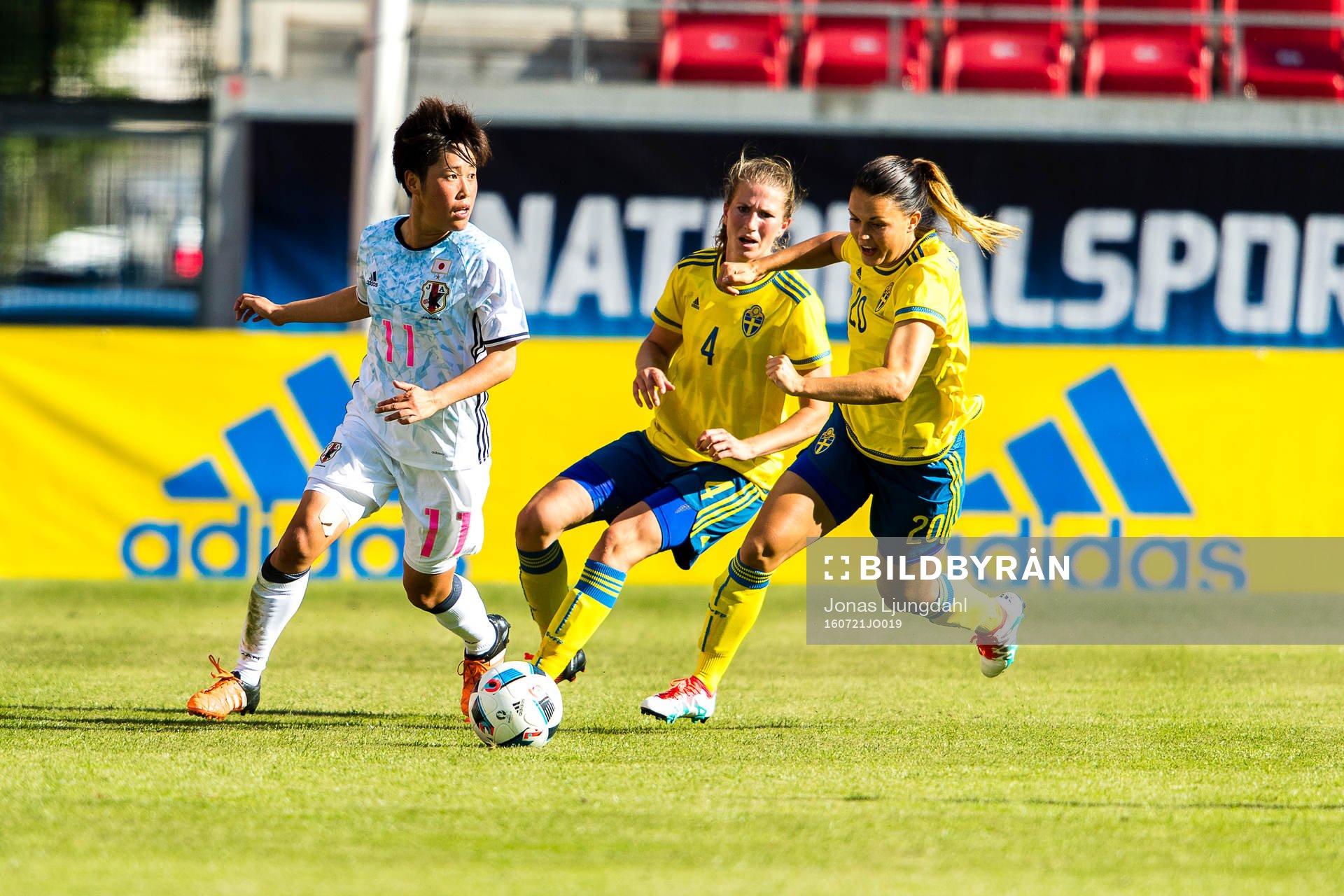 Japans Saori Arimachi jagas av Sveriges Emma Berglund och