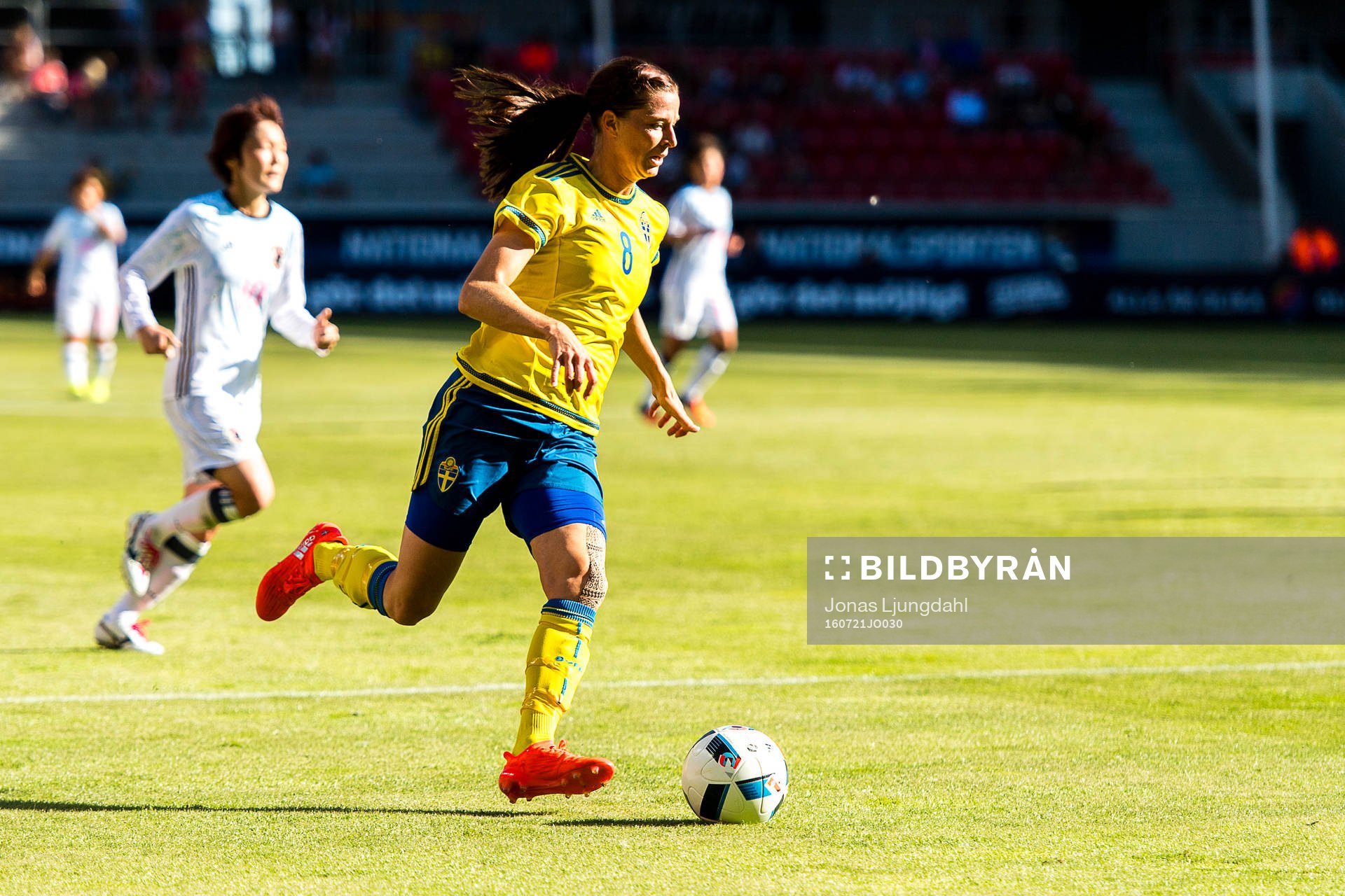Sveriges Lotta Schelin i Japans straffområde