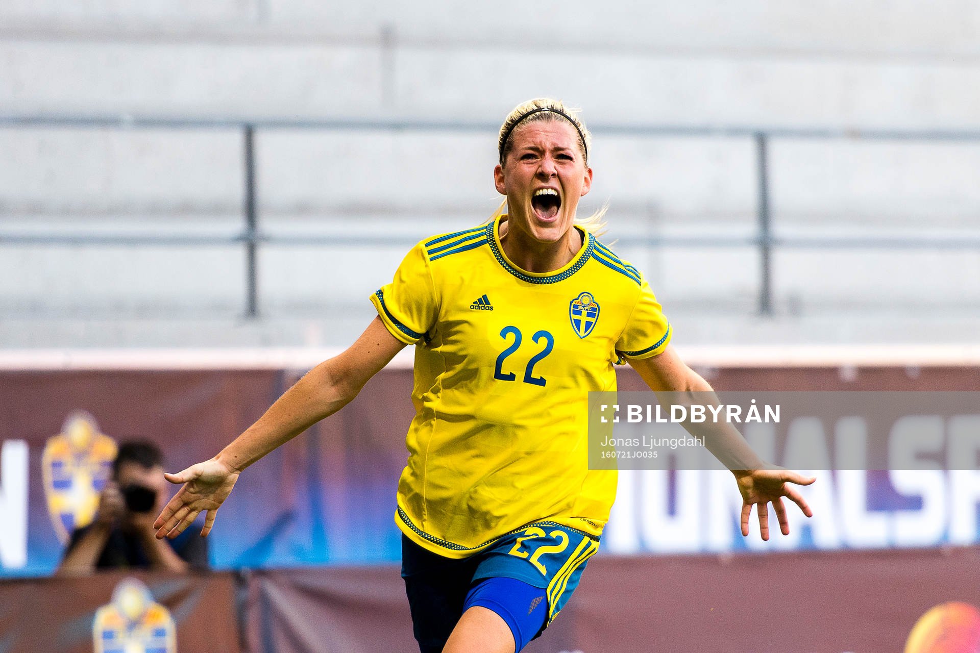 Sveriges Oliva Schough jublar efter sitt mål till 3-0 under landskampen i fotboll mellan Sverige och Japan 21 juli 2016 i Kalmar.