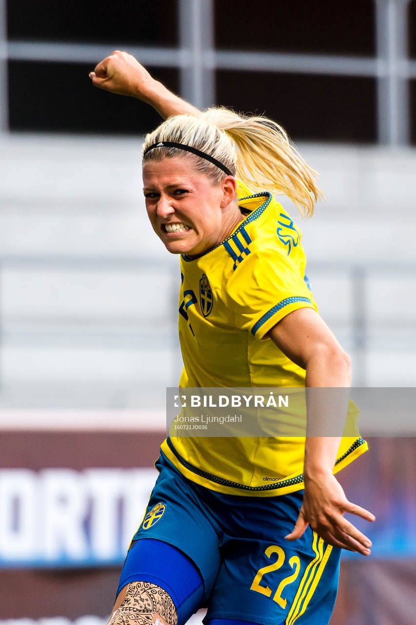 Sveriges Oliva Schough jublar