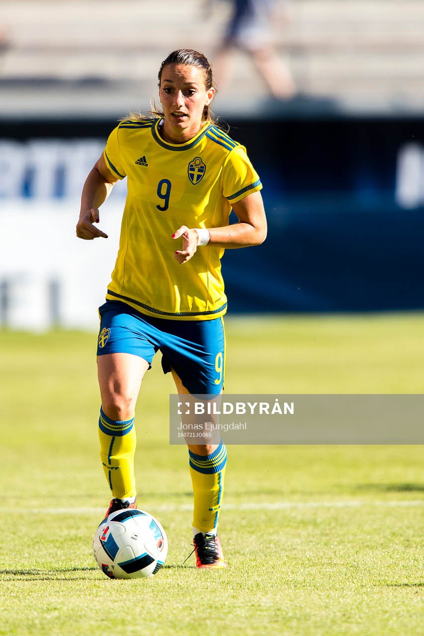 Sveriges Kosovare Asllani