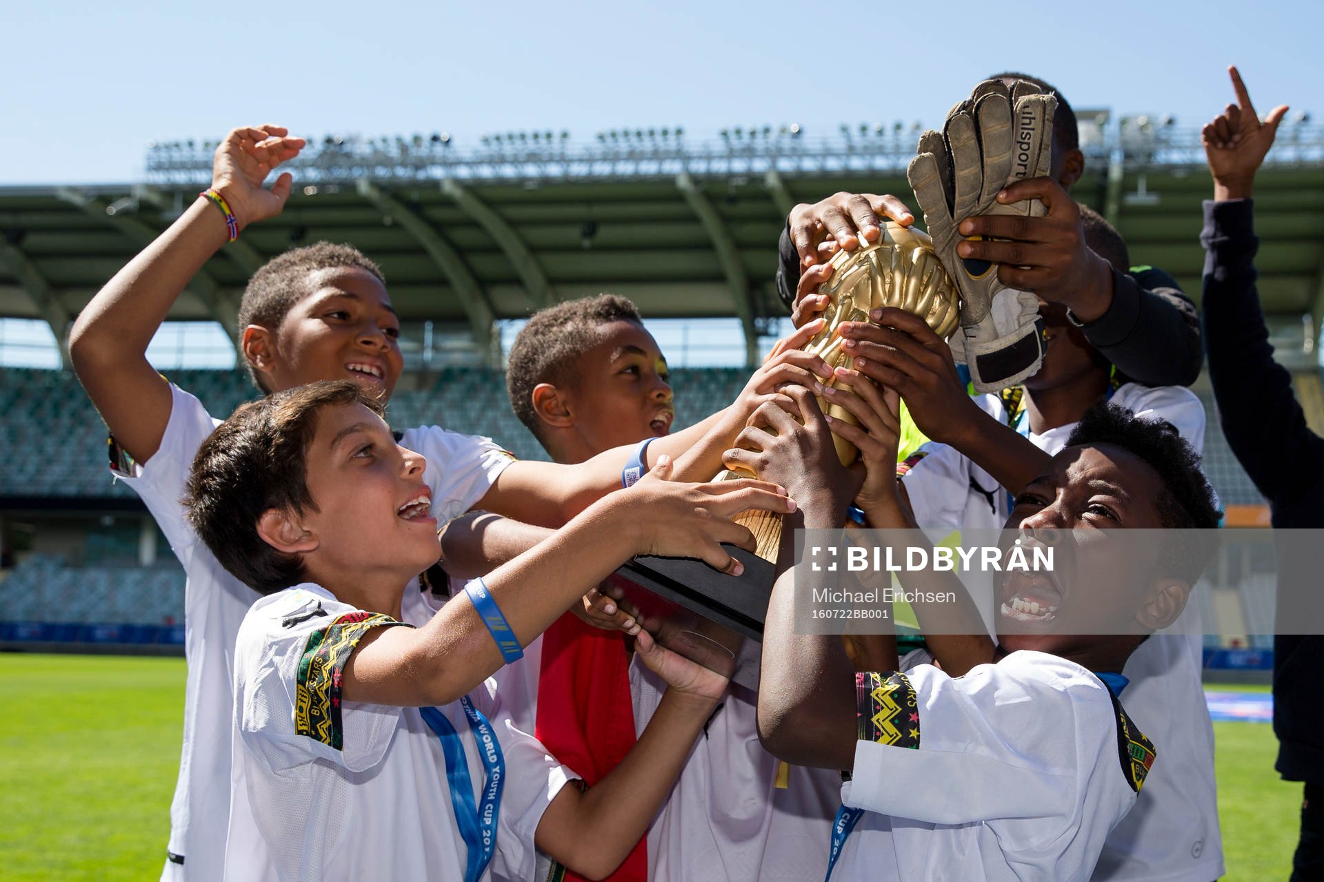 Lizzy Football Club firar segern i Gothia Cup finalen