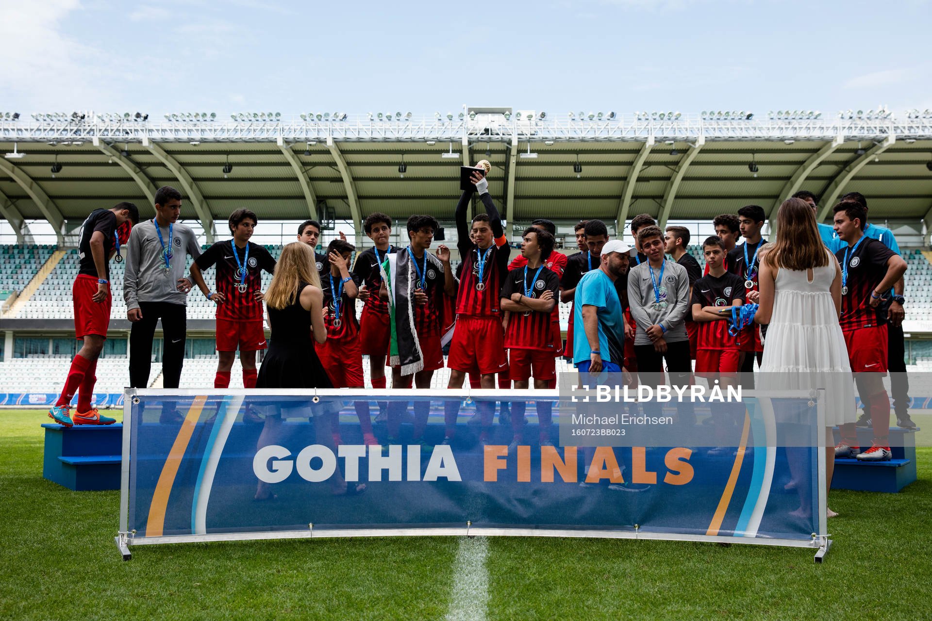 Jordan Knights FA med silverpokalen