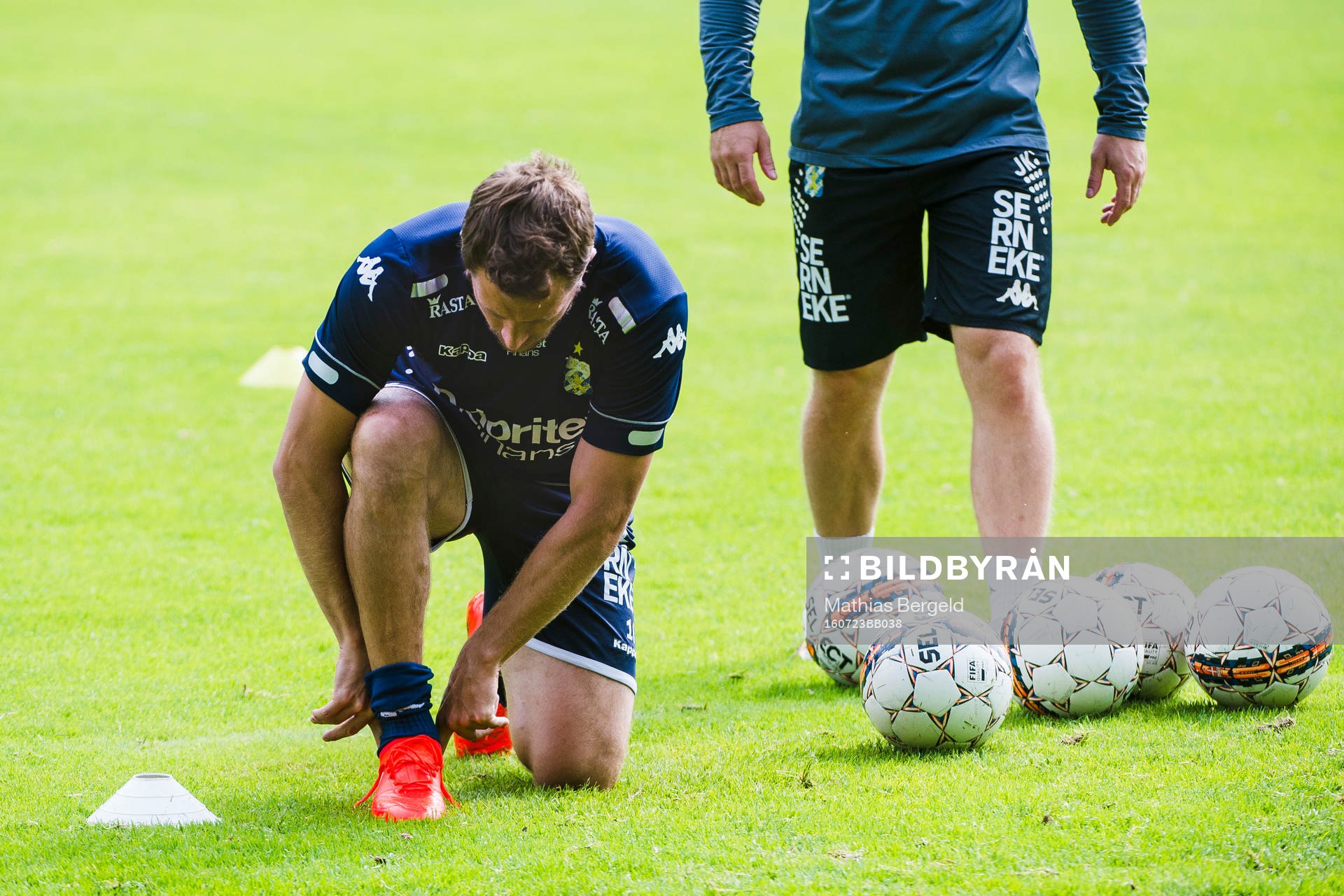 IFK Göteborgs Tobias Hysén tar på sig skorna