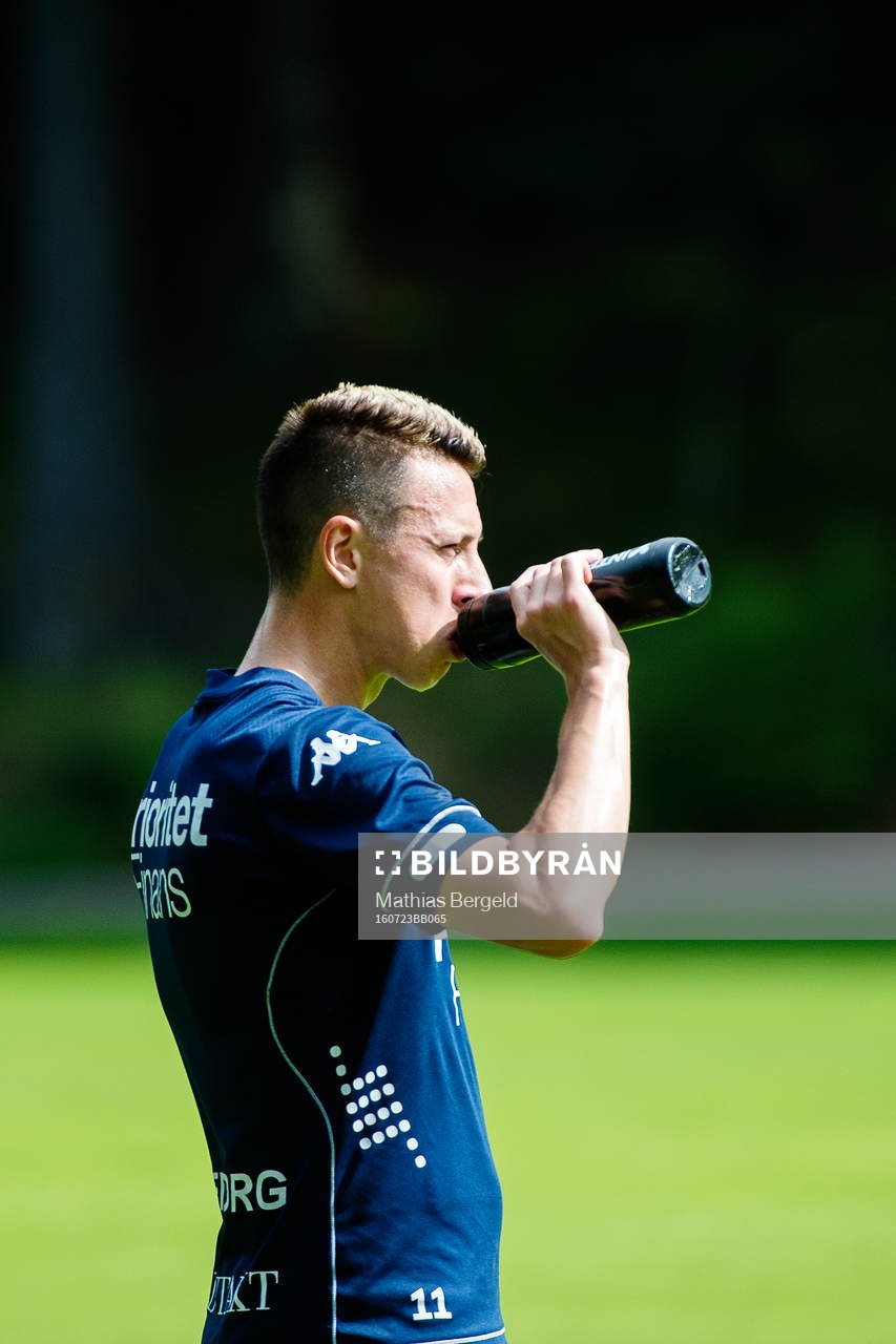 IFK Göteborgs Martin Smedberg Dalence dricker vatten