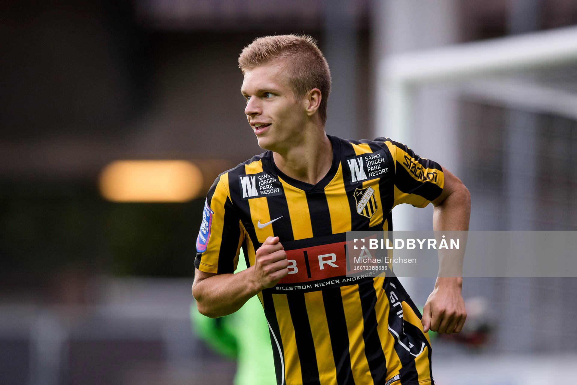 Häckens Lucas Hedlund jublar