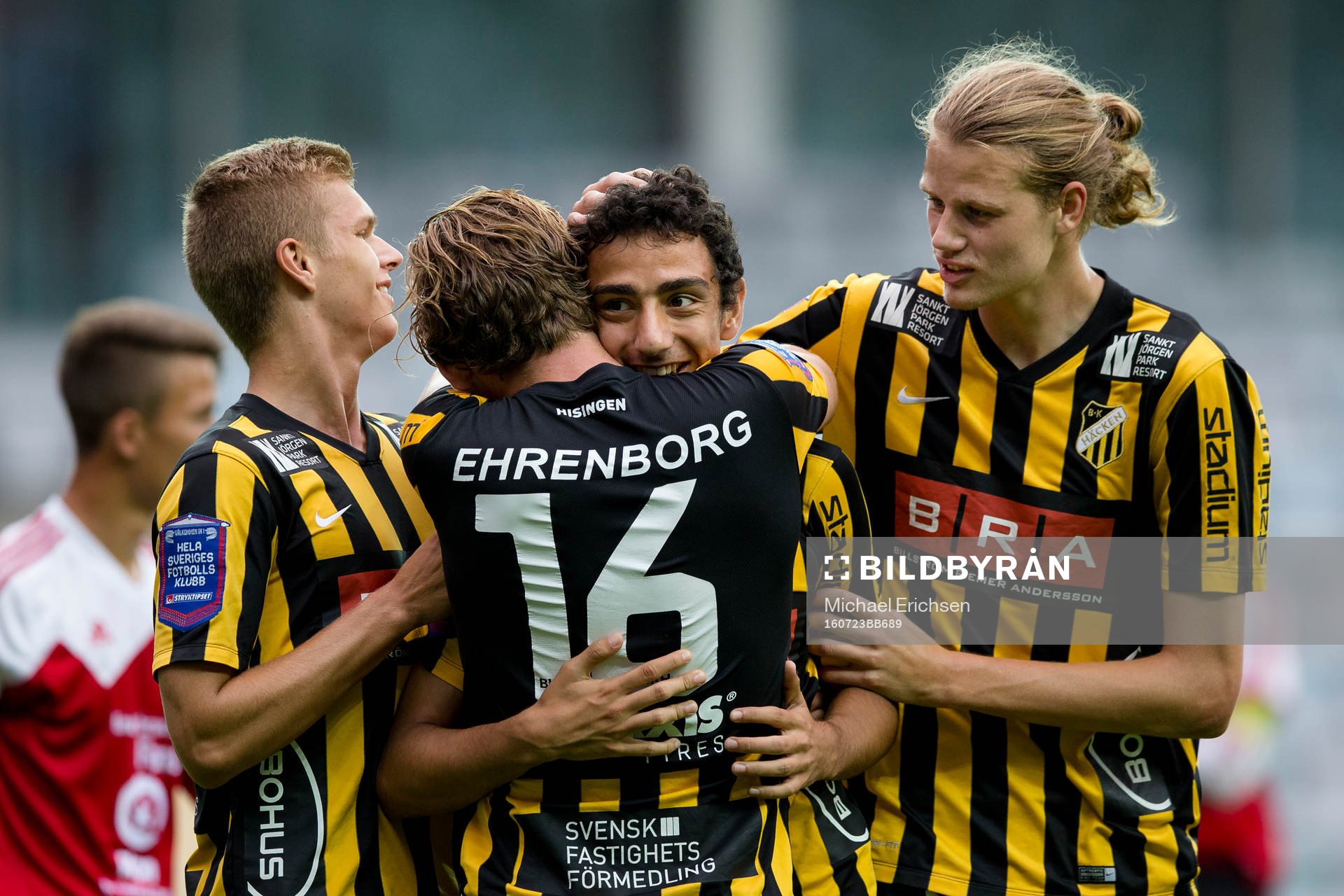Häckens Daleho Irandust jublar och omfamnas efter 1-0 under Gothia Cup finalen mellan JFV Hanse Lübeck och Häcken den 23 juli 2016 i Göteborg.