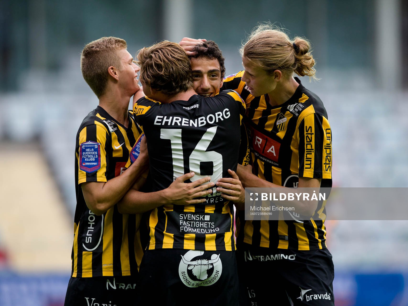 Häckens Daleho Irandust jublar och omfamnas efter 1-0 under Gothia Cup finalen mellan JFV Hanse Lübeck och Häcken den 23 juli 2016 i Göteborg.