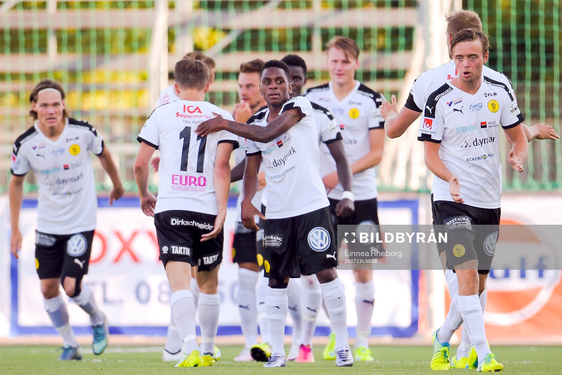 Frejs spelare jublar