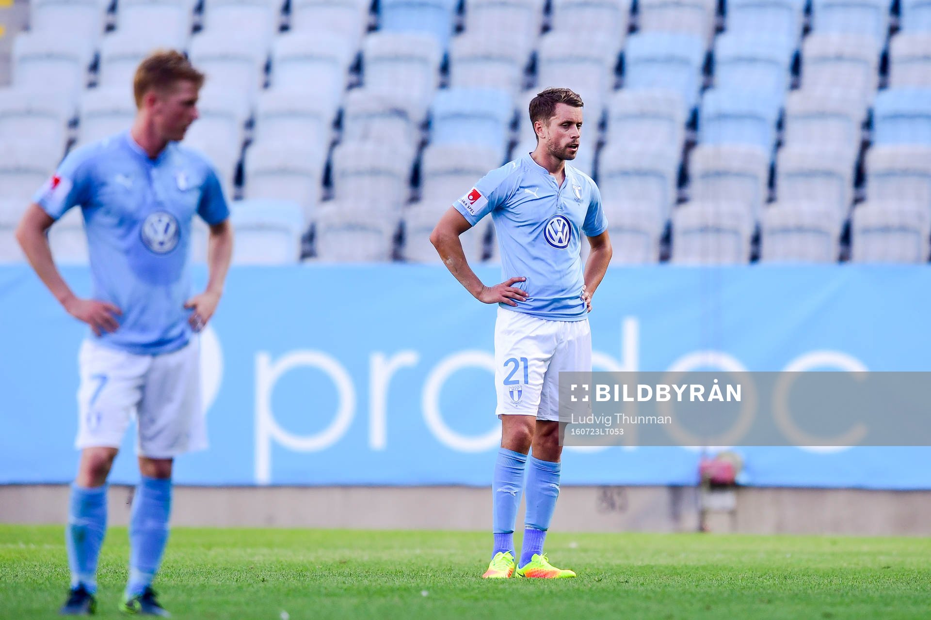 Malmö FFs Kari Arnason deppar