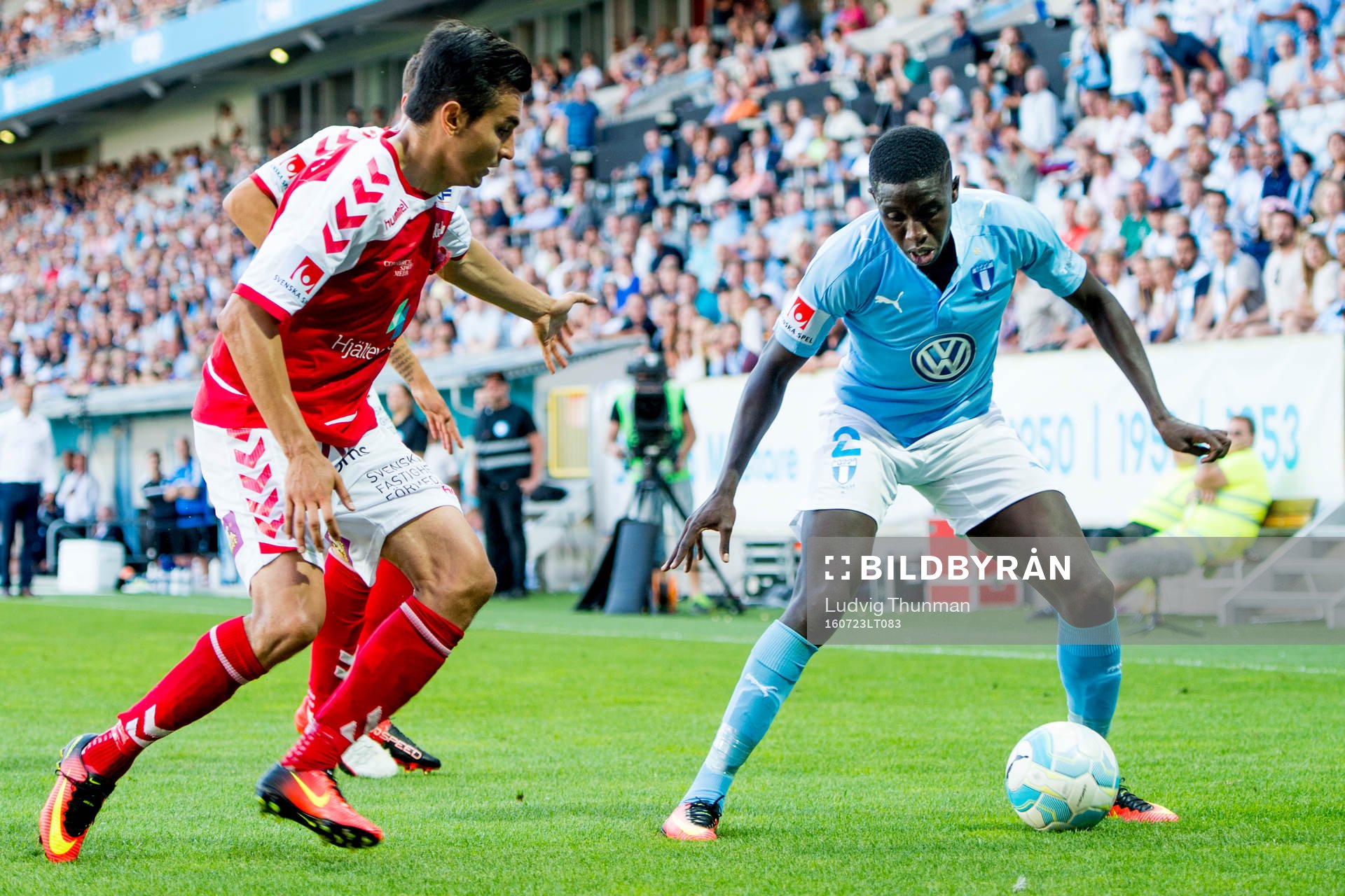 Malmö FFs Pa Konate jagas av Kalmars Emin Nouri och Herman