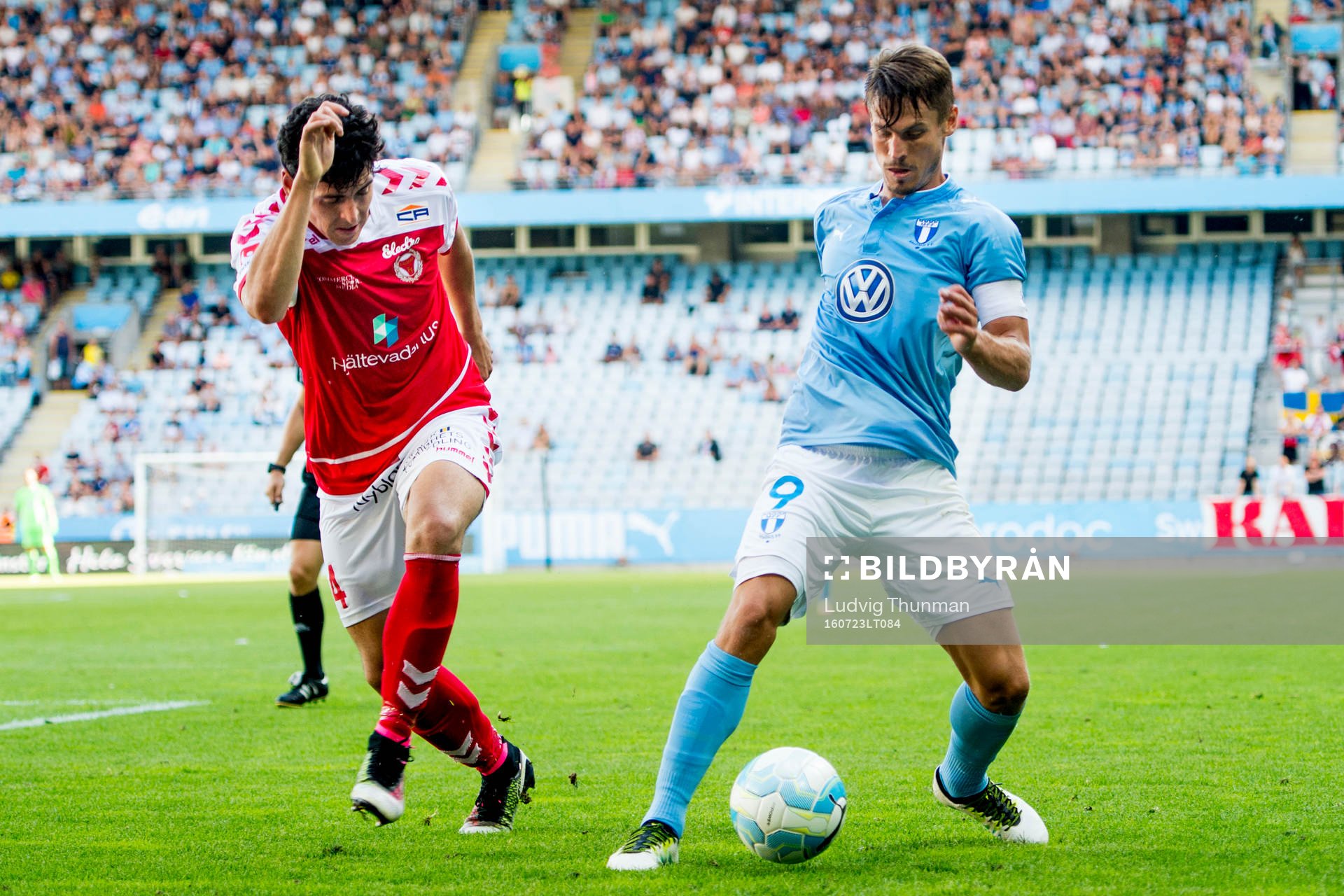 Kalmars Marko Biskupovic jagar Malmö FFs Markus Rosenberg