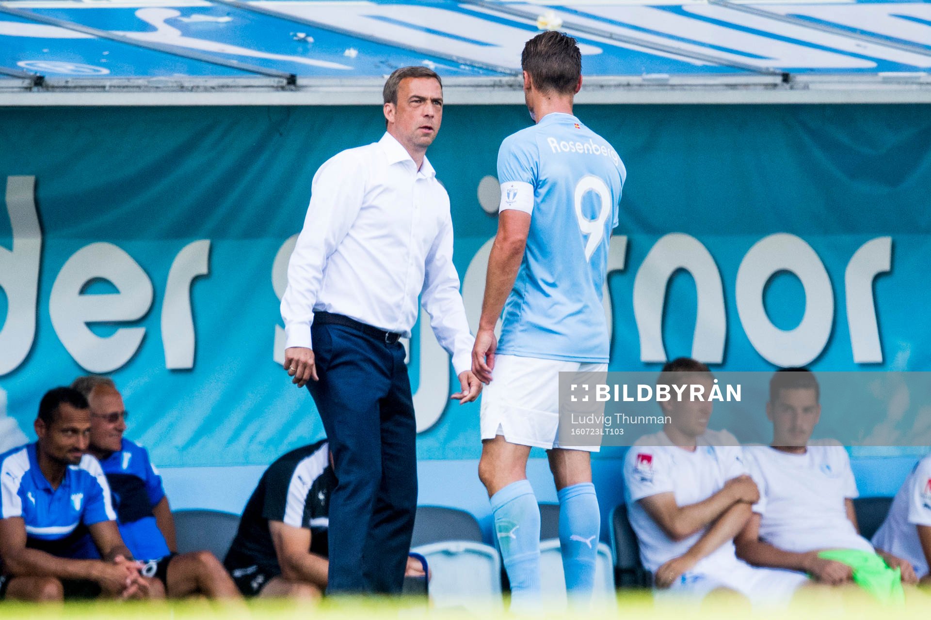 Malmö FFs tränare Allan Kuhn och Markus Rosenberg i samtal