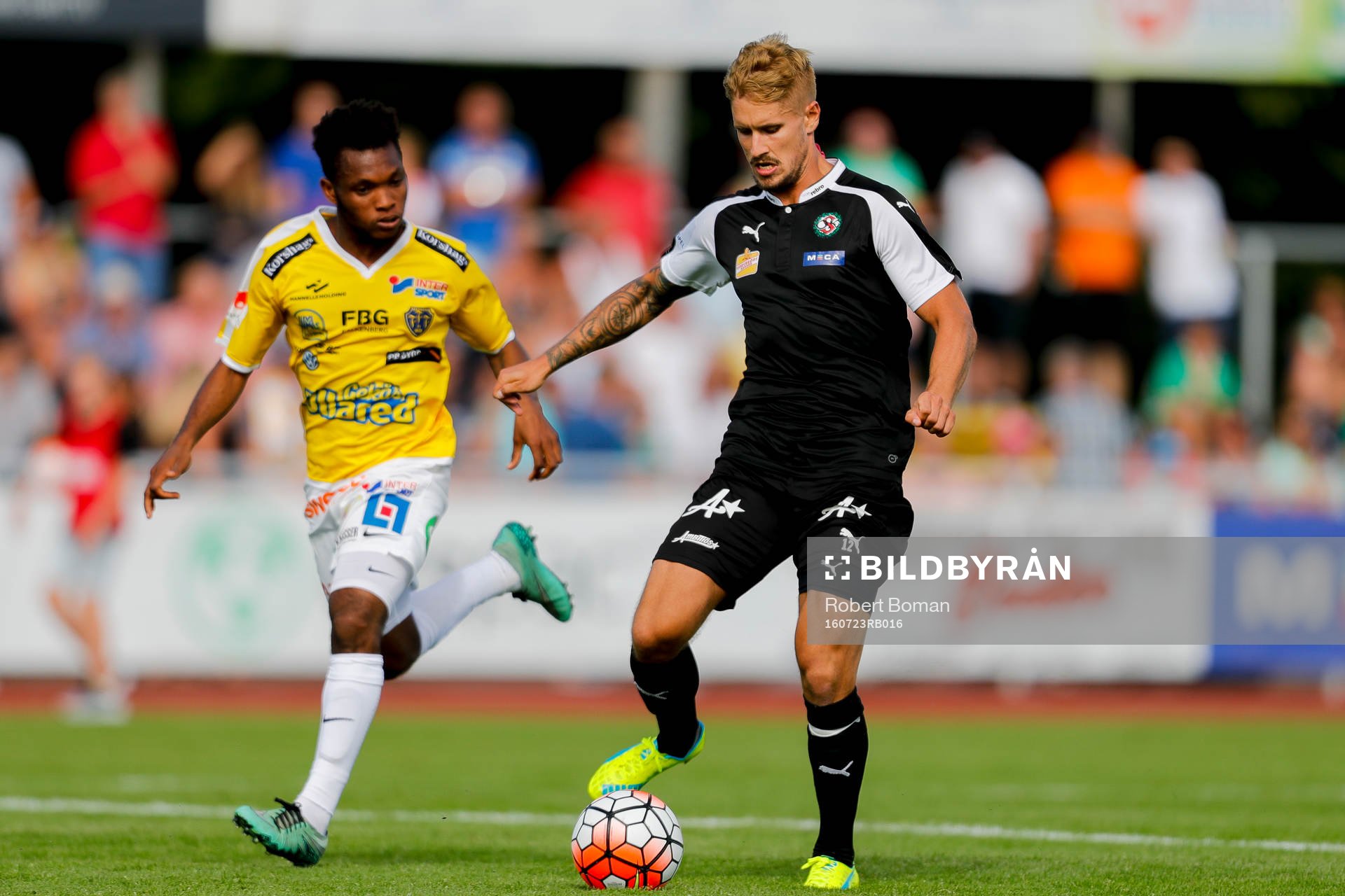 Falkenbergs Enock Kwakwa och Örebros Daniel Björnqvist
