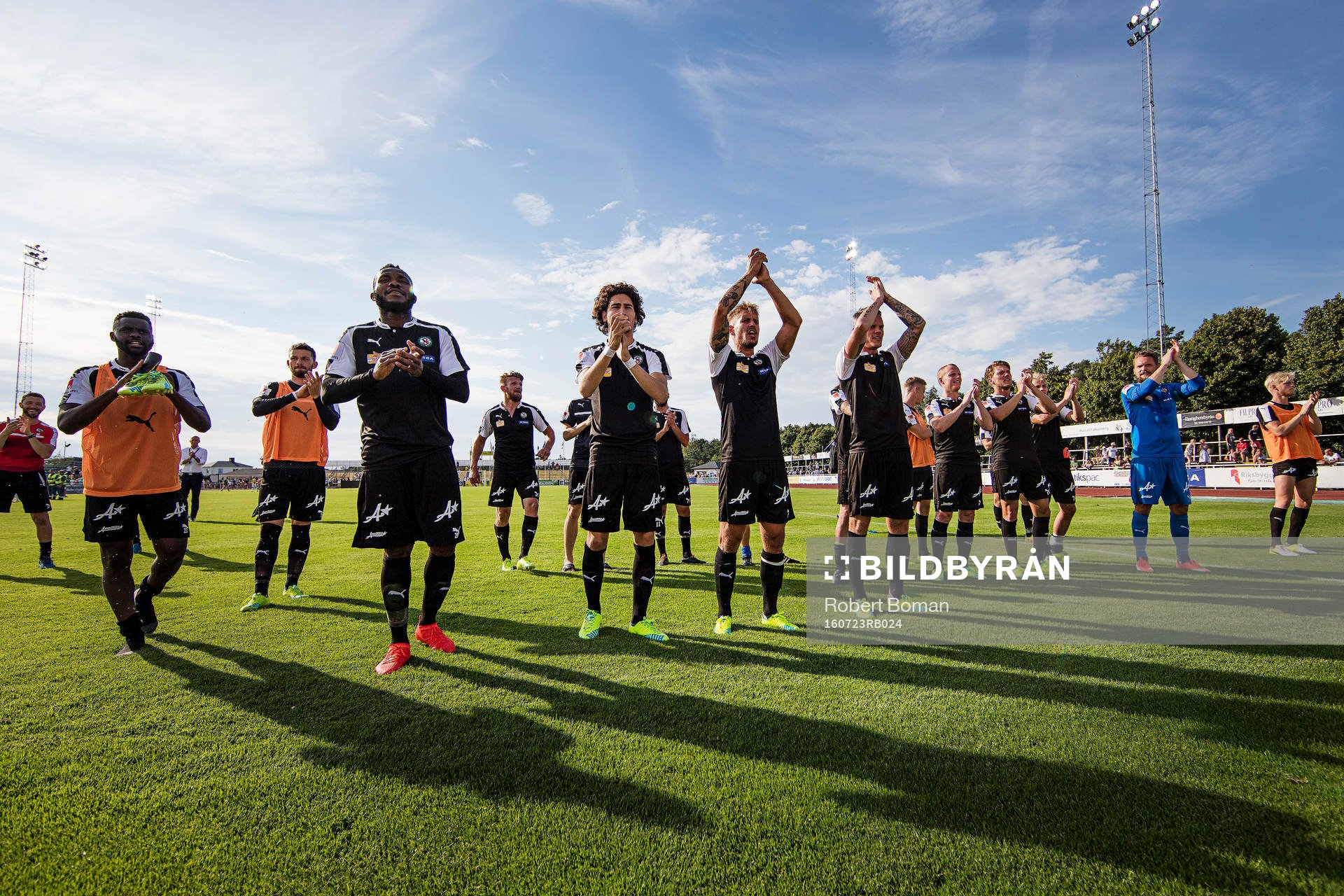 Örebros spelar jublar