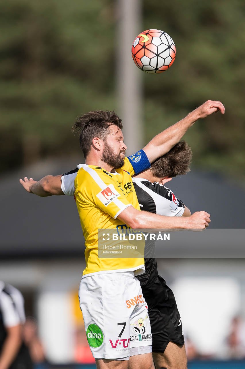 Falkenbergs David Svensson och Örebros Astrit Ajdarevic
