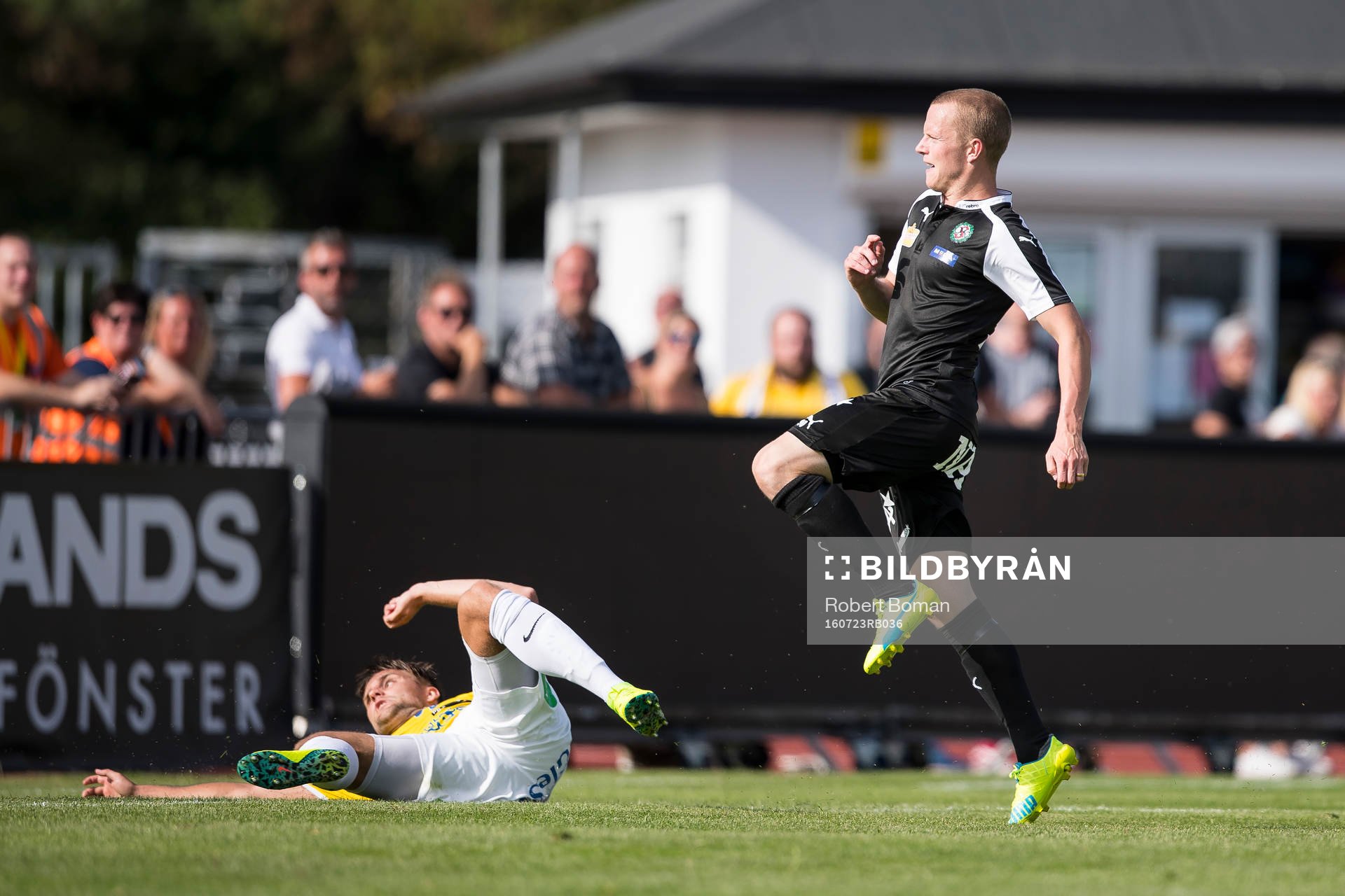 Örebros Daniel Gustavsson gör 0-3 och Falkenbergs
