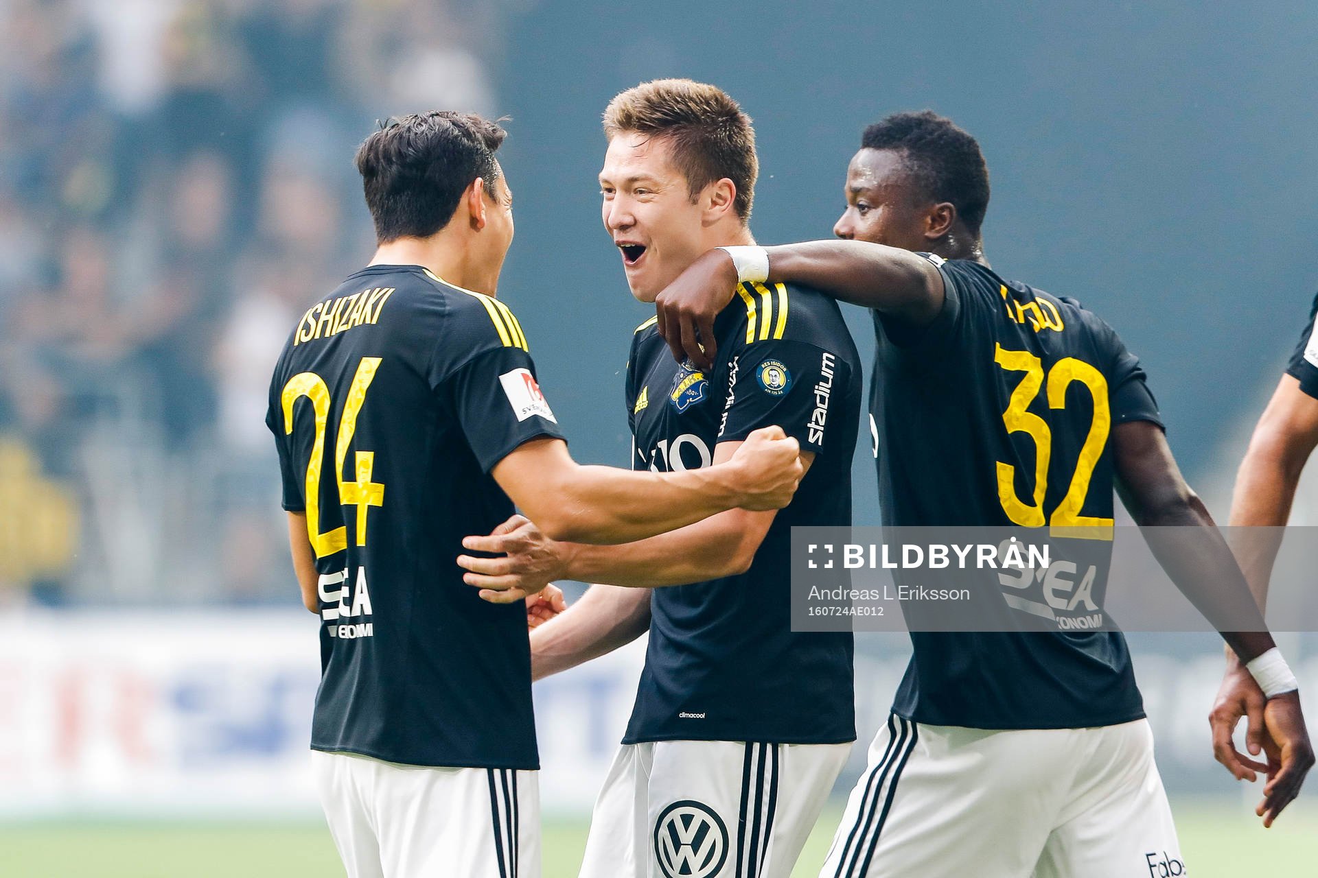 s Haukur Heidar Hauksson jublar med Stefan Ishizaki och