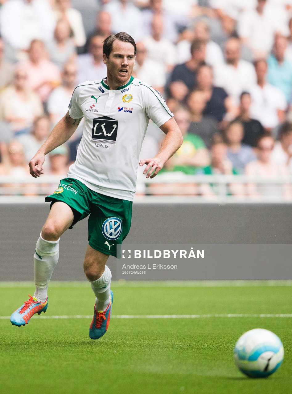 Hammarbys Johan Persson med bollen