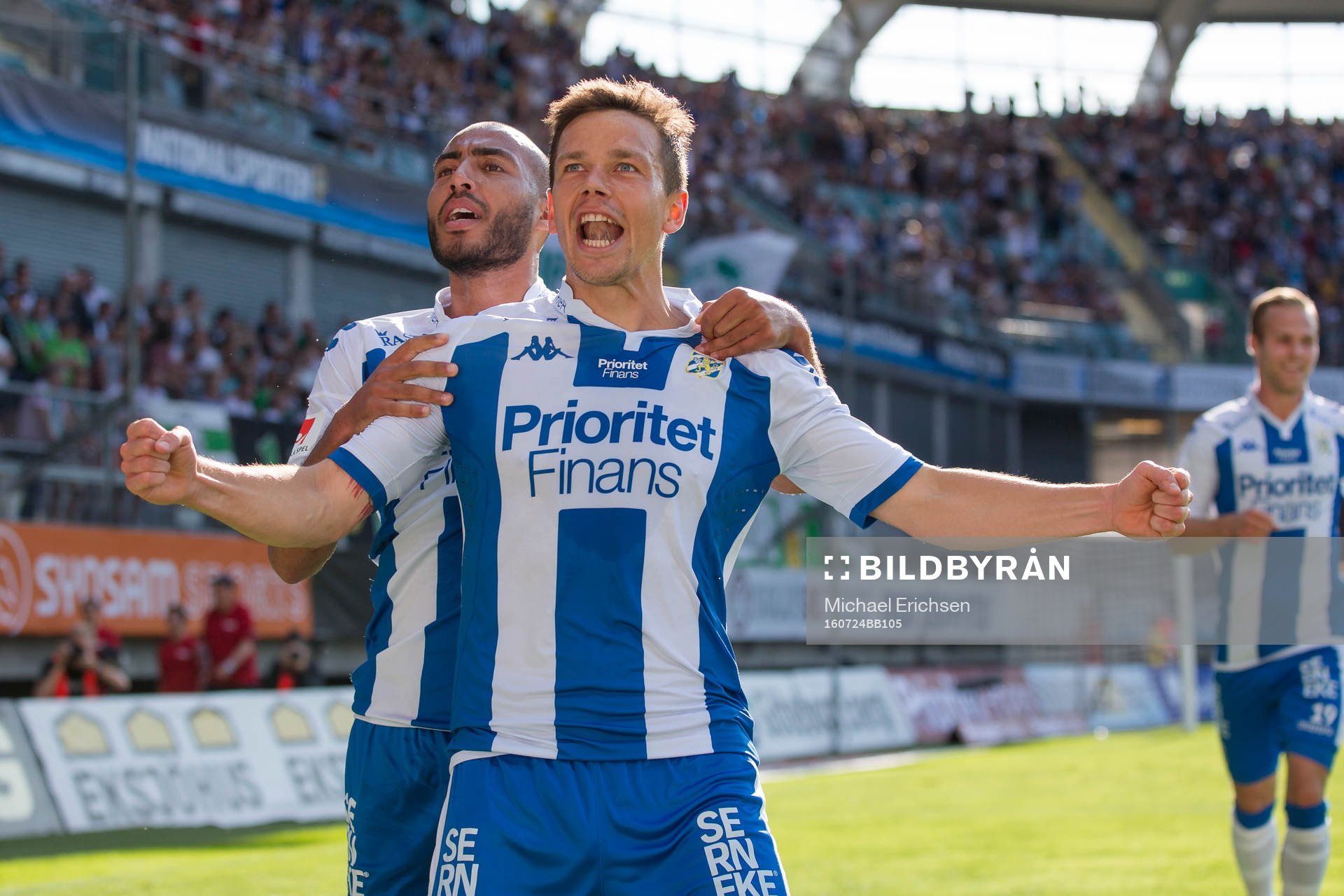 IFK Göteborgs Mads Albeck jublar ihop med Haitam Aleesami