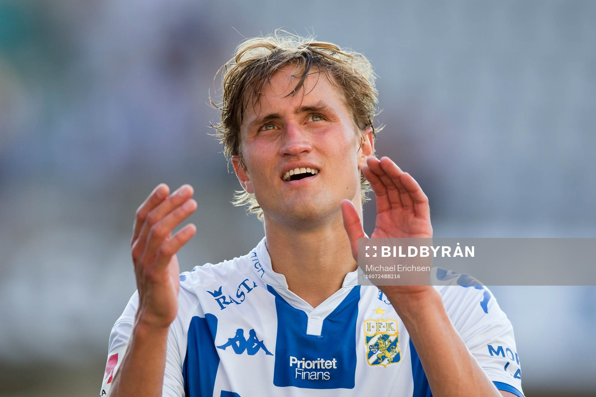 IFK Göteborgs Thomas Rogne tackar publiken