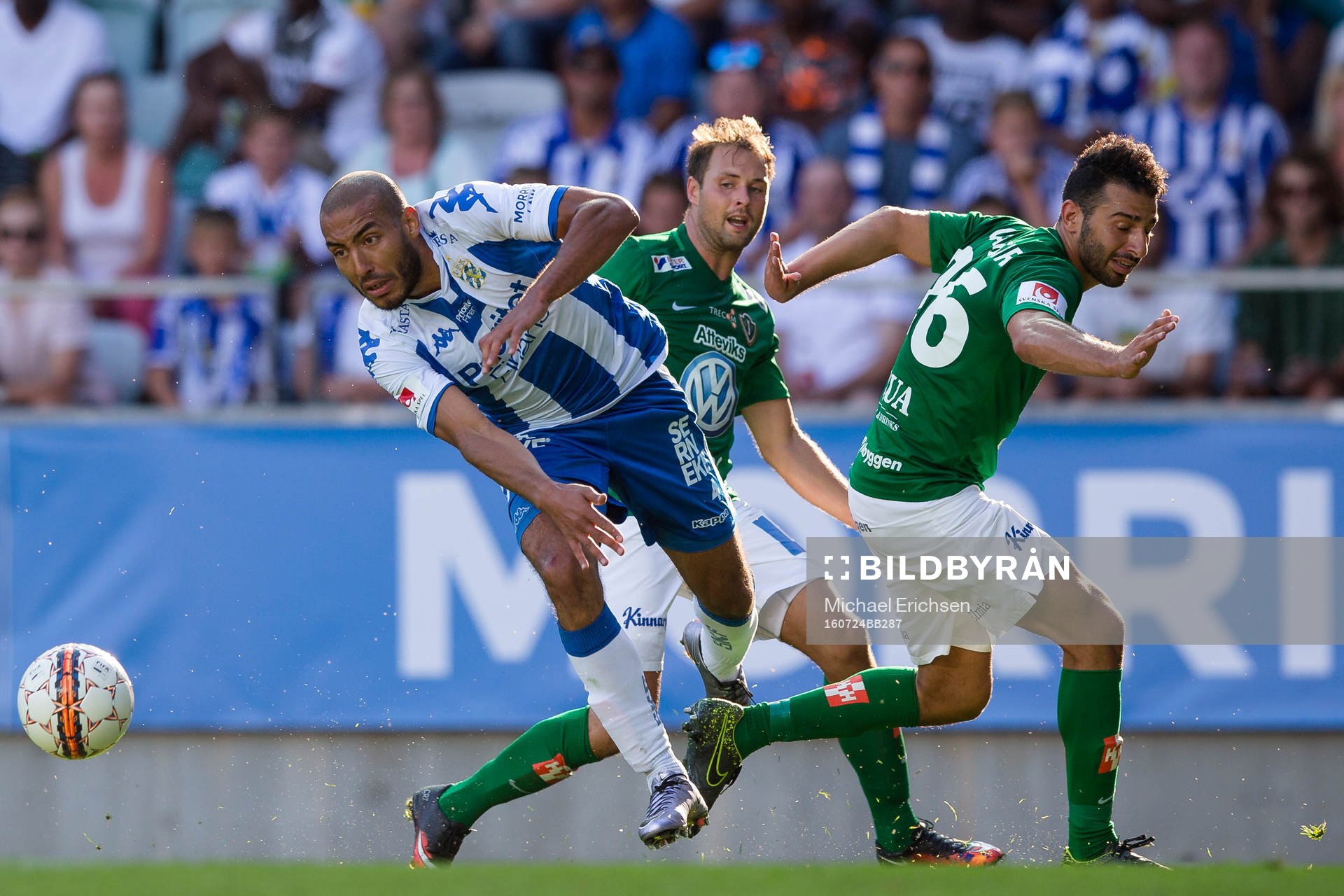 IFK Göteborgs Haitam Aleesami tar sig förbi Jönköpings