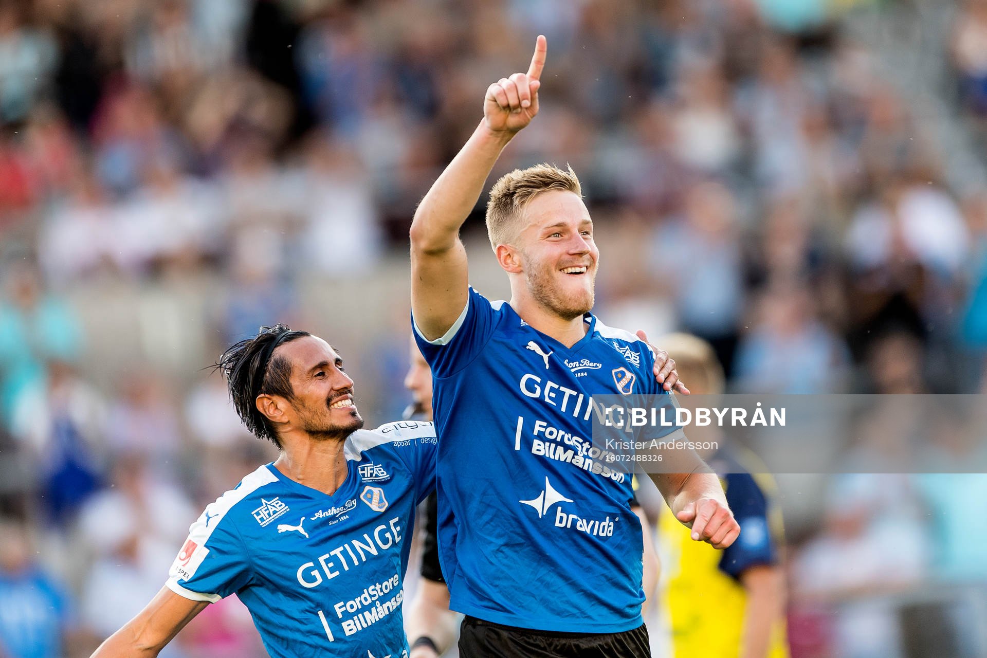 Halmstads Alexander Ruud Tveter (h) jublar
