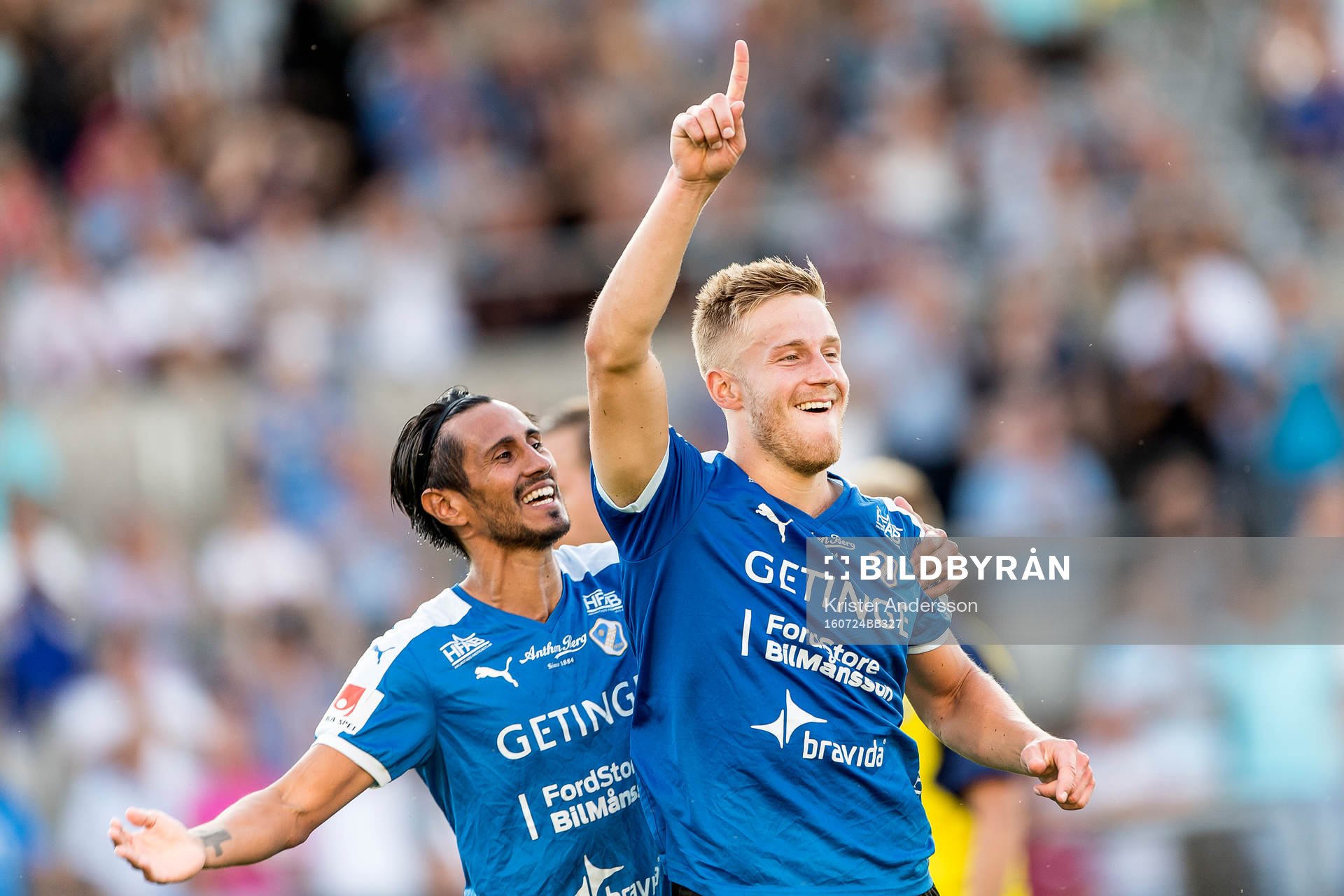 Halmstads Alexander Ruud Tveter (h) jublar efter att ha gjort 1-0 tillsammans med Antonio Rojas (v) under fotbollsmatchen i Superettan mellan Halmstad och Ängelholm den 24 juli 2016 i Halmstad.