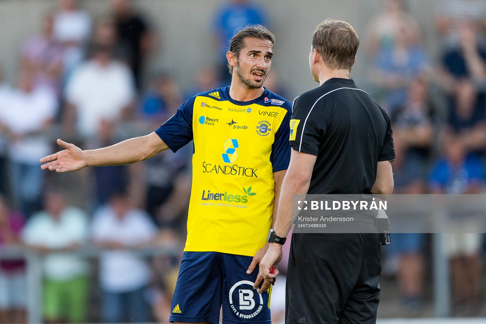 Ängelholms Vladica Zlojutro i diskussion med domare Johan