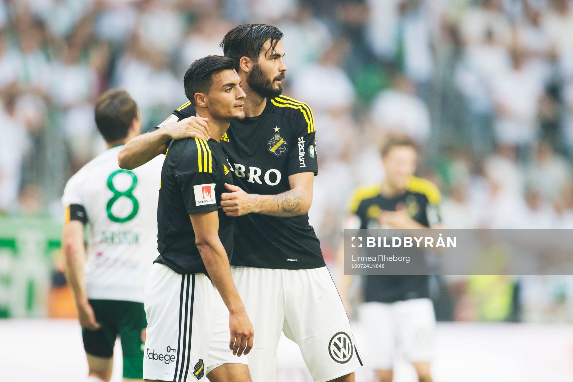 s Ahmed Yasin och Denni Avdic jublar