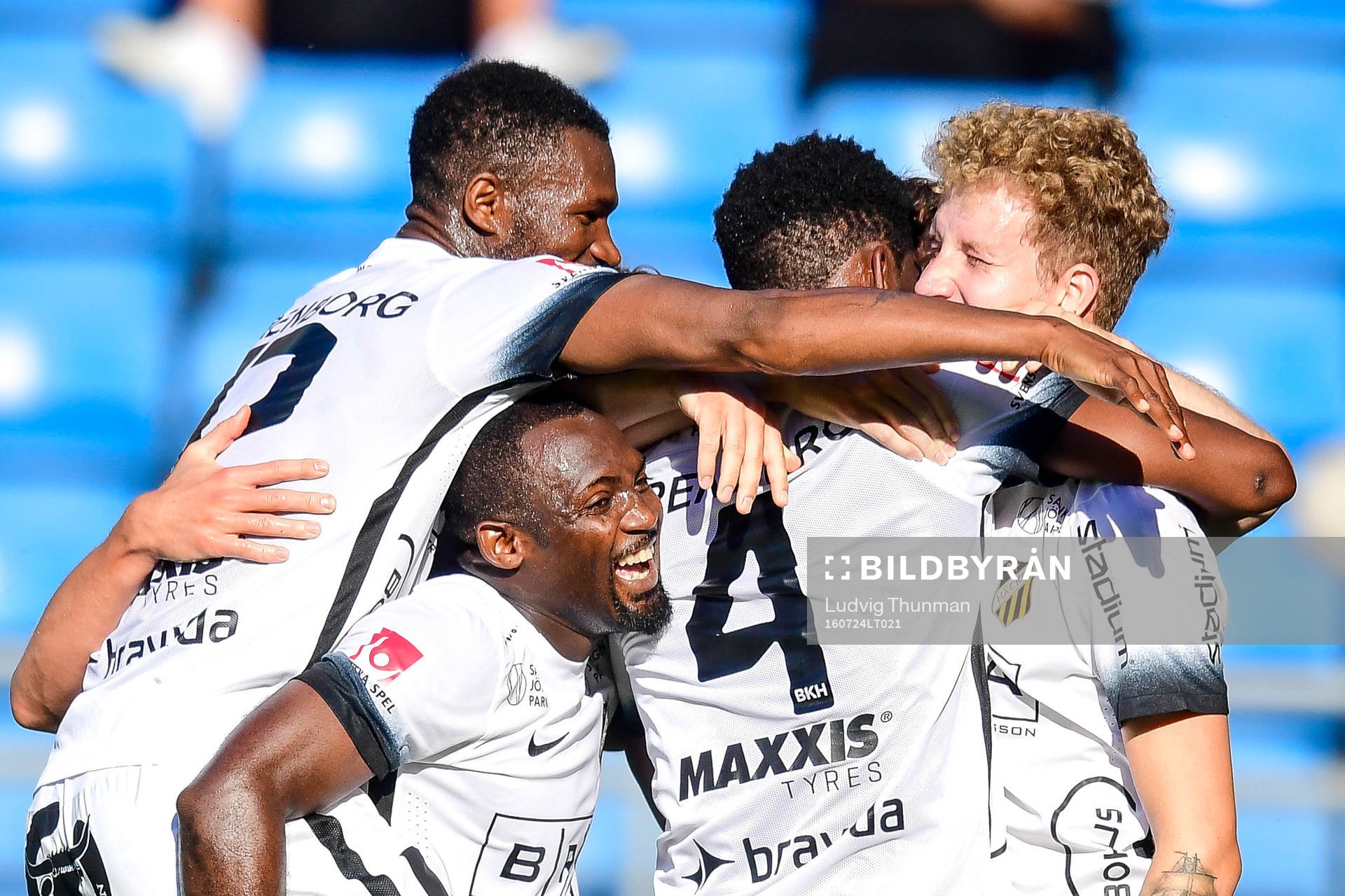 Häckens spelare jublar