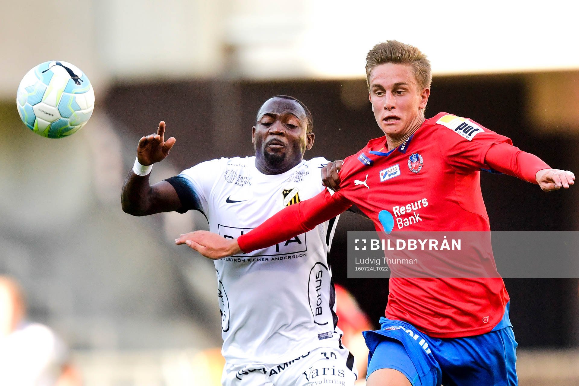 Häckens John Owoeri och Helsingborgs Felix Bindelöv