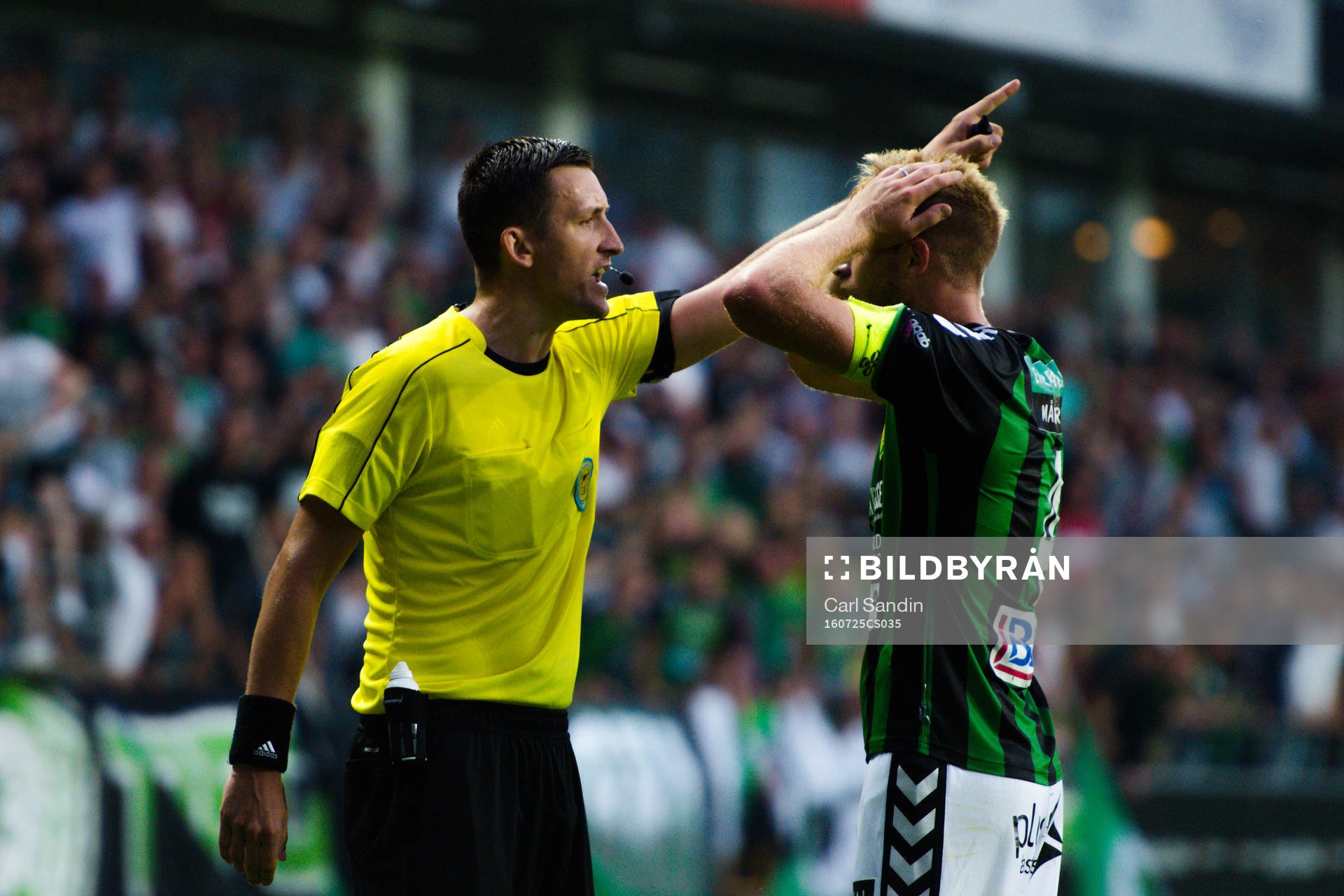 GAIS Steven Old får rött kort av domaren Nermin Cisic