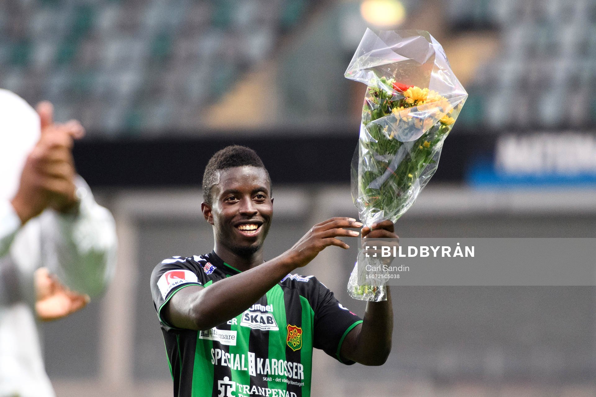 GAIS Kieron Cadogan tackar publiken
