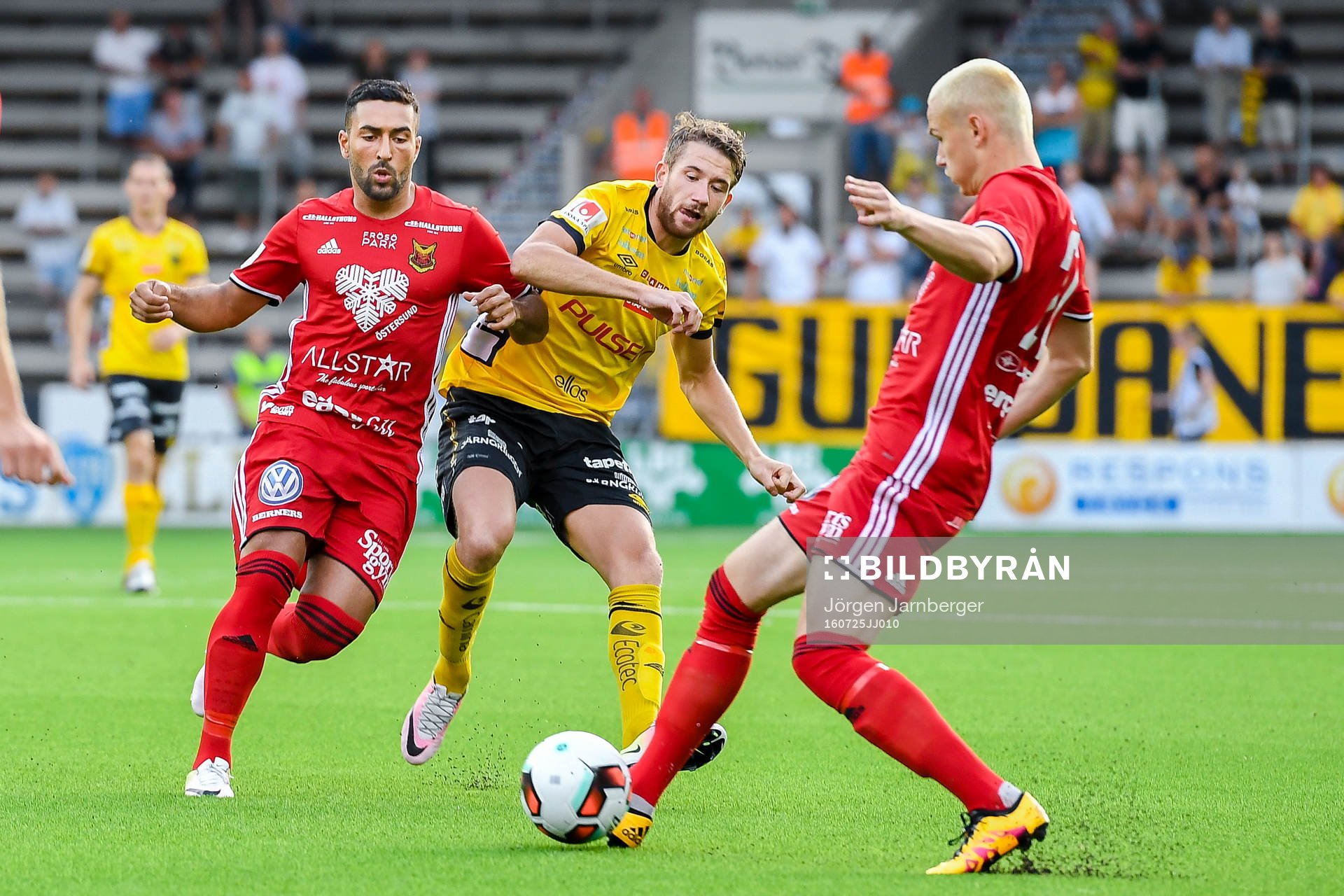 Östersunds Saman Ghoddos och Elfsborgs Marcus Rohdén