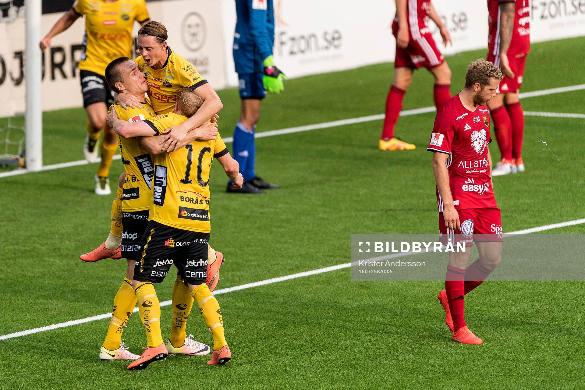 Elfsborgs Viktor Prodell (v) har gjort 1-0 och jublar med