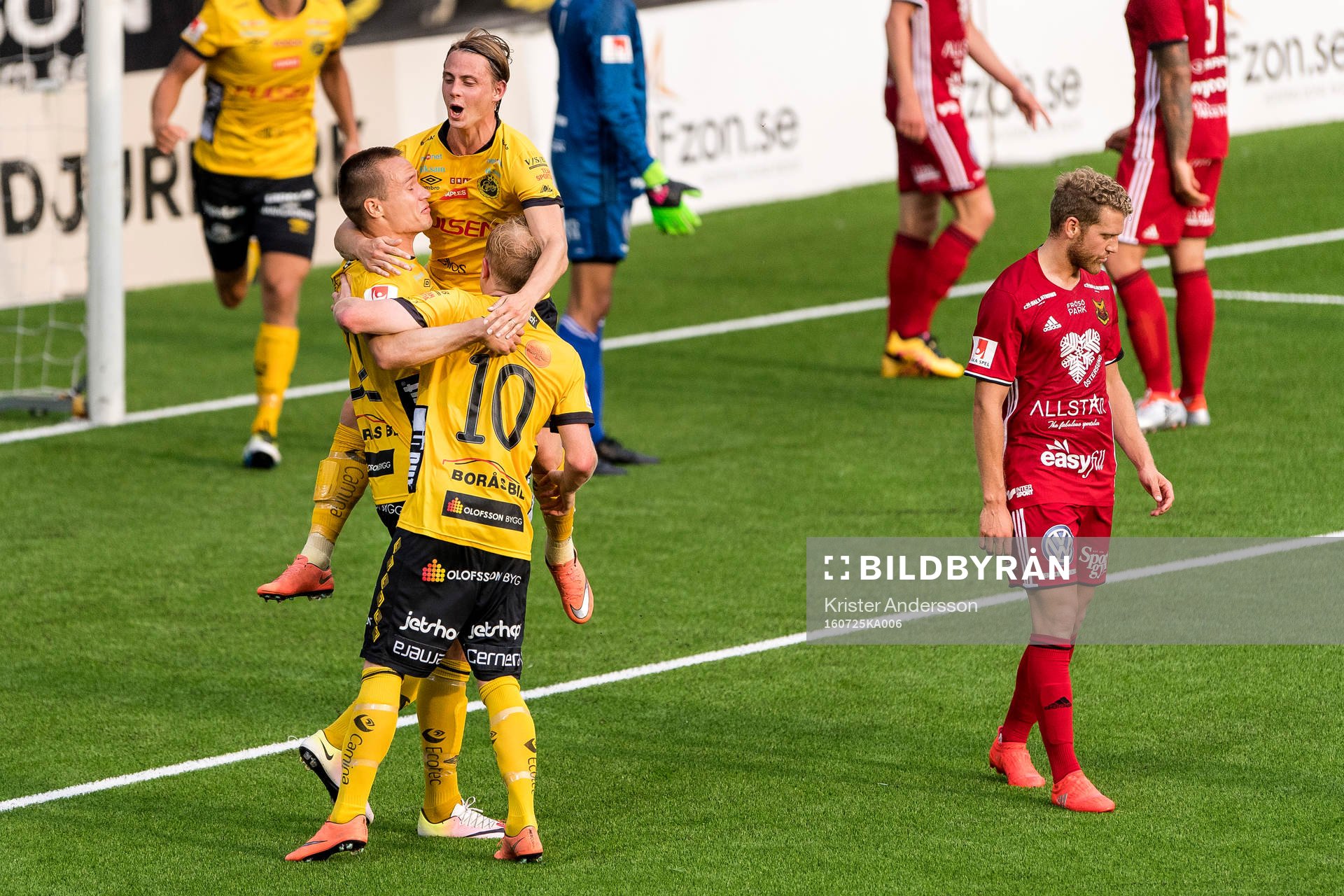 Elfsborgs Viktor Prodell (v) har gjort 1-0 och jublar med