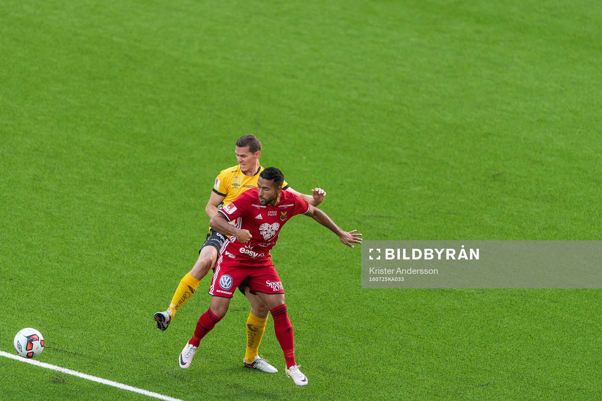 Elfsborgs Jon Jönsson och Östersunds Saman Ghoddos
