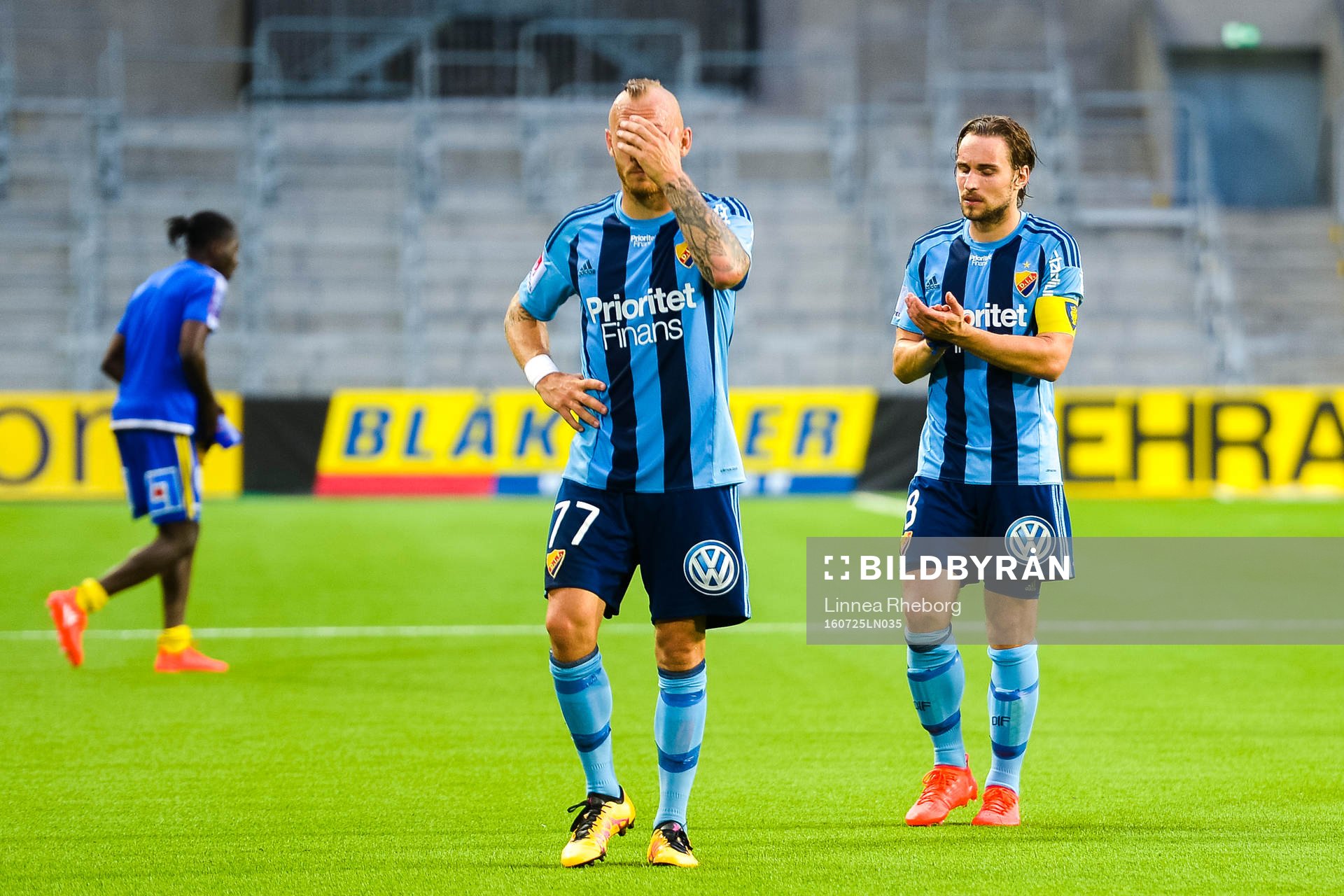 Djurgårdens Magnus Eriksson  och Kevin Walker deppar