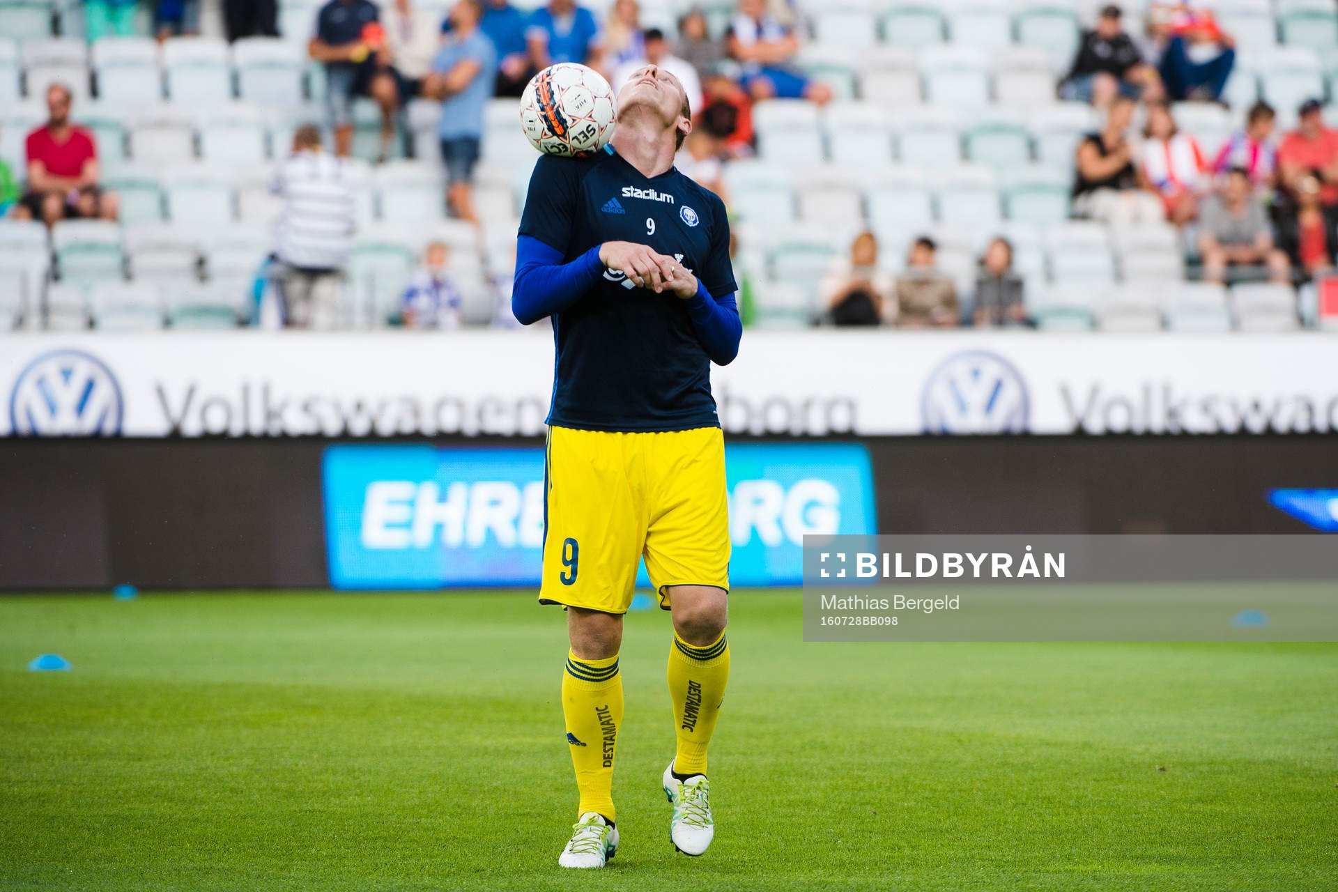 HJK Helsingfors Mikael Forsell värmer upp