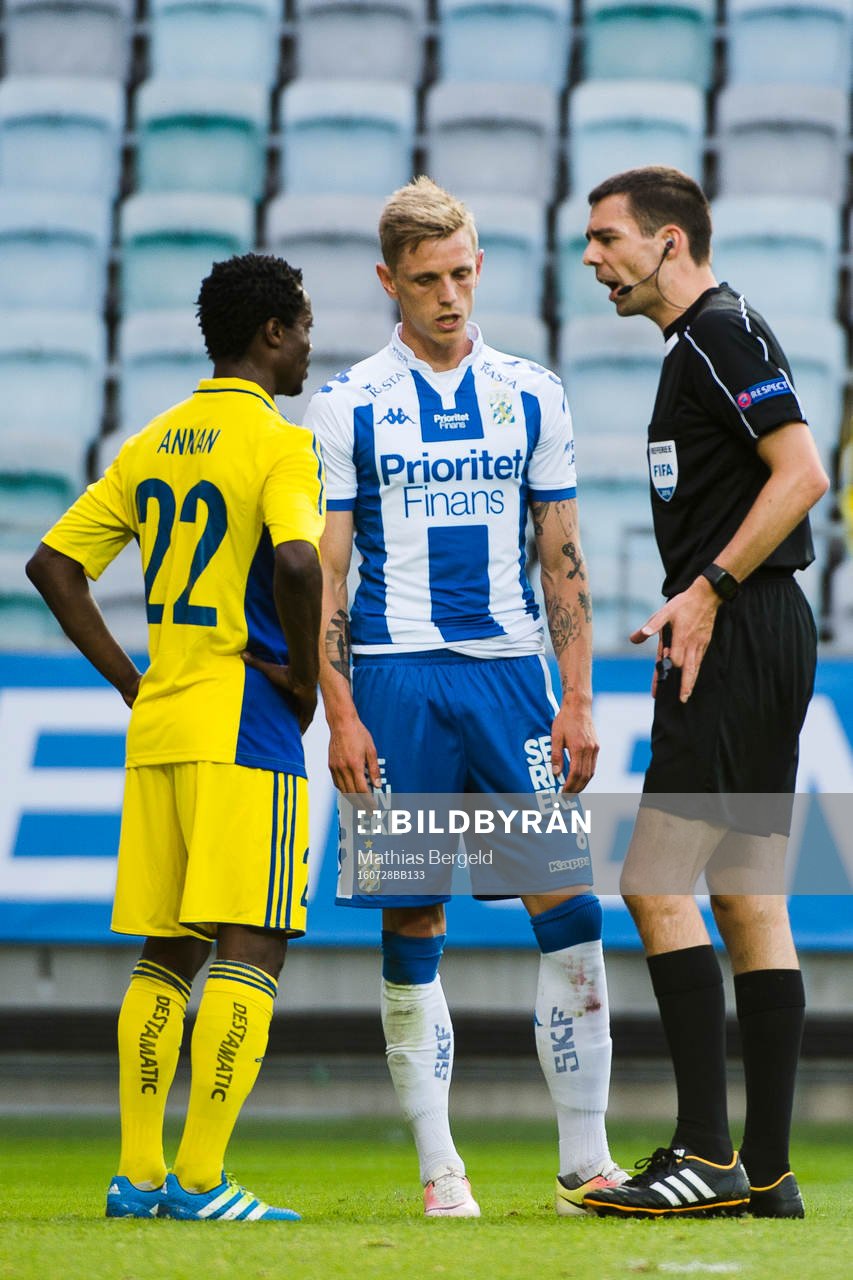 HJK Helsingfors Anthony Annan och IFK Göteborgs Sören