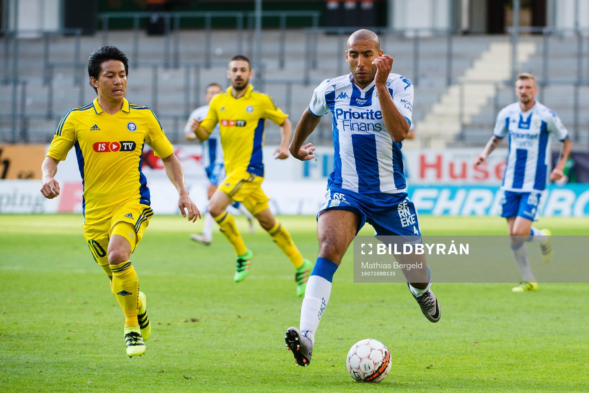 HJK Helsingfors Atomu Tanaka och IFK Göteborgs Haitam