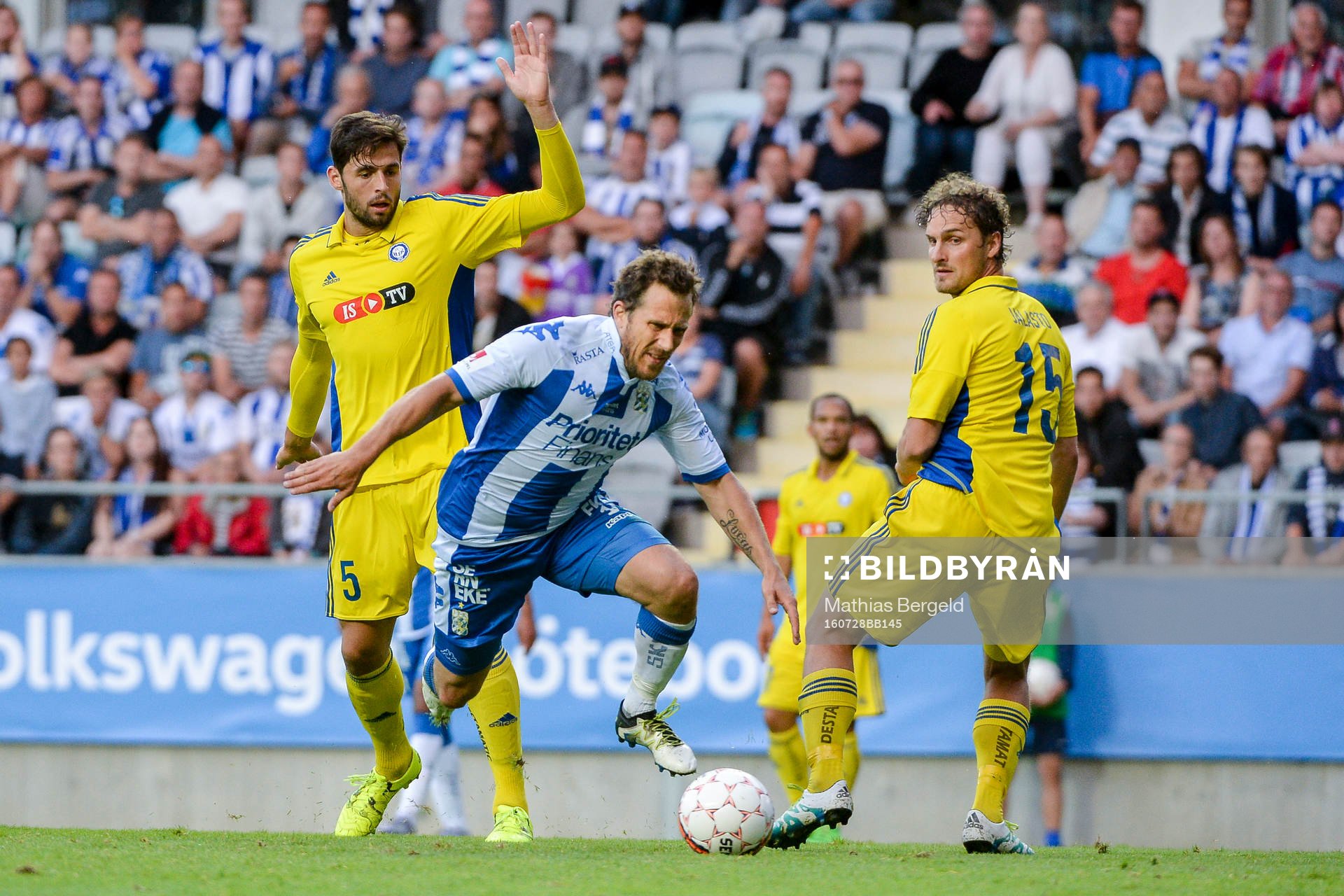 HJK Helsingfors Lum Rexhepi  och IFK Göteborgs Tobias