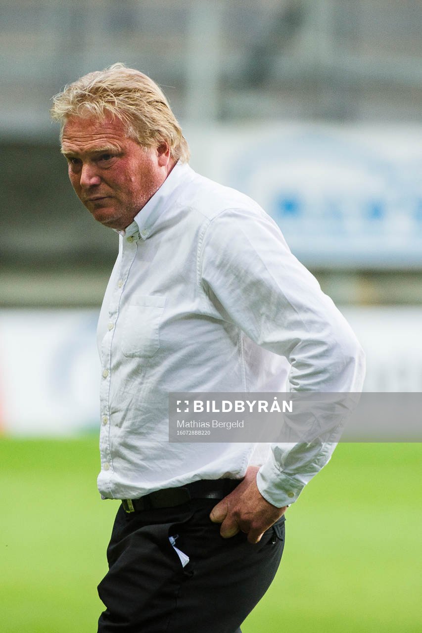 IFK Göteborgs tränare Jörgen Lennartsson deppar