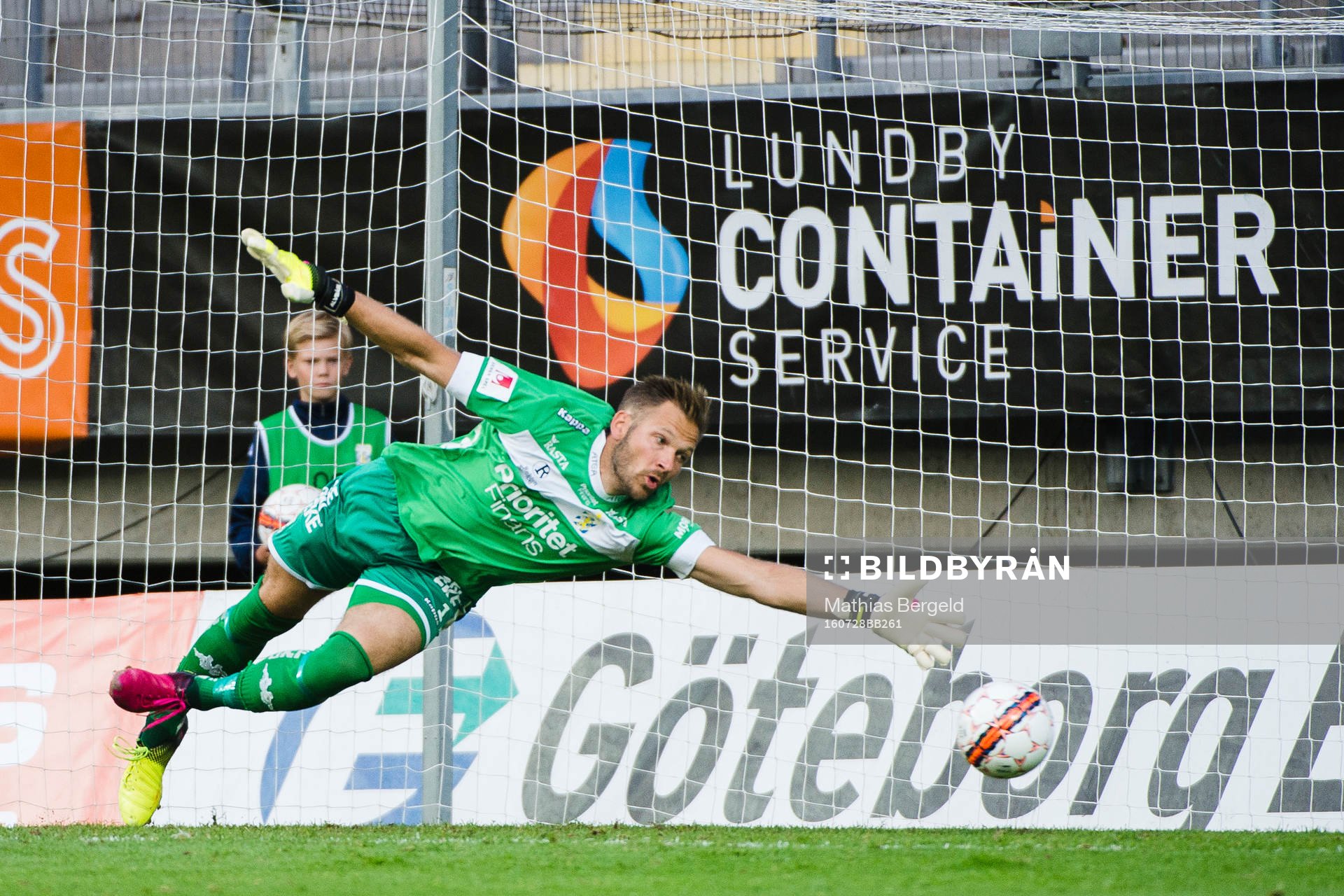 IFK Göteborgs målvakt John Alvbåge släpper in 0-1