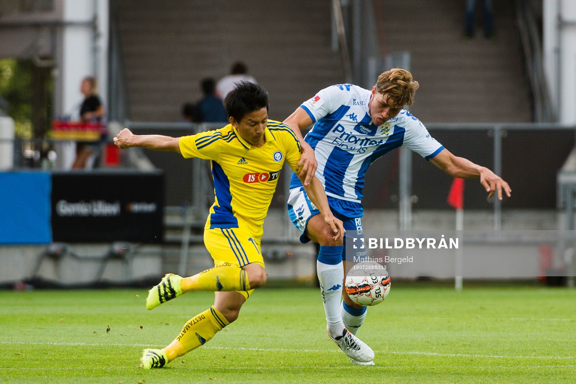 HJK Helsingfors Atomu Tanaka och IFK Göteborgs Thomas Rogne