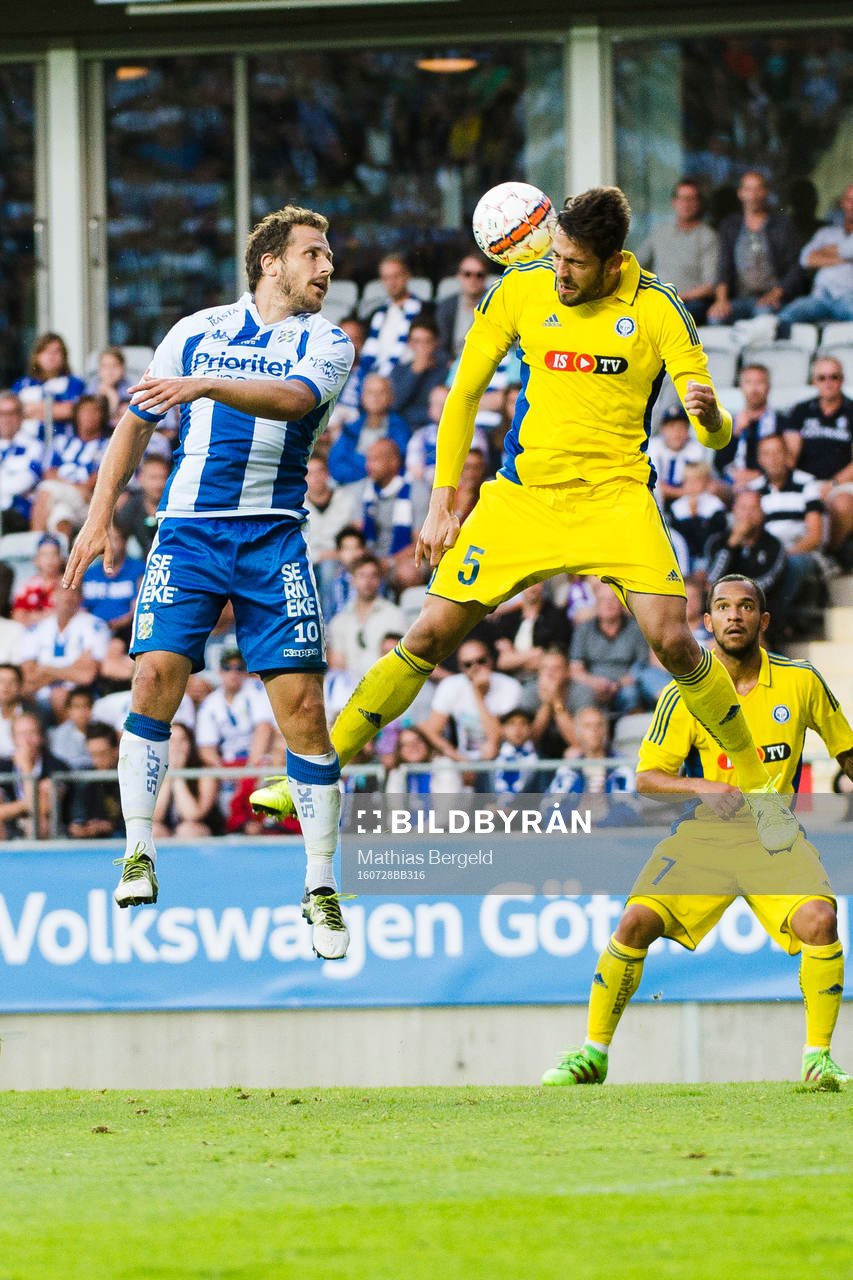 IFK Göteborgs Tobias Hysén i nickduell med HJK