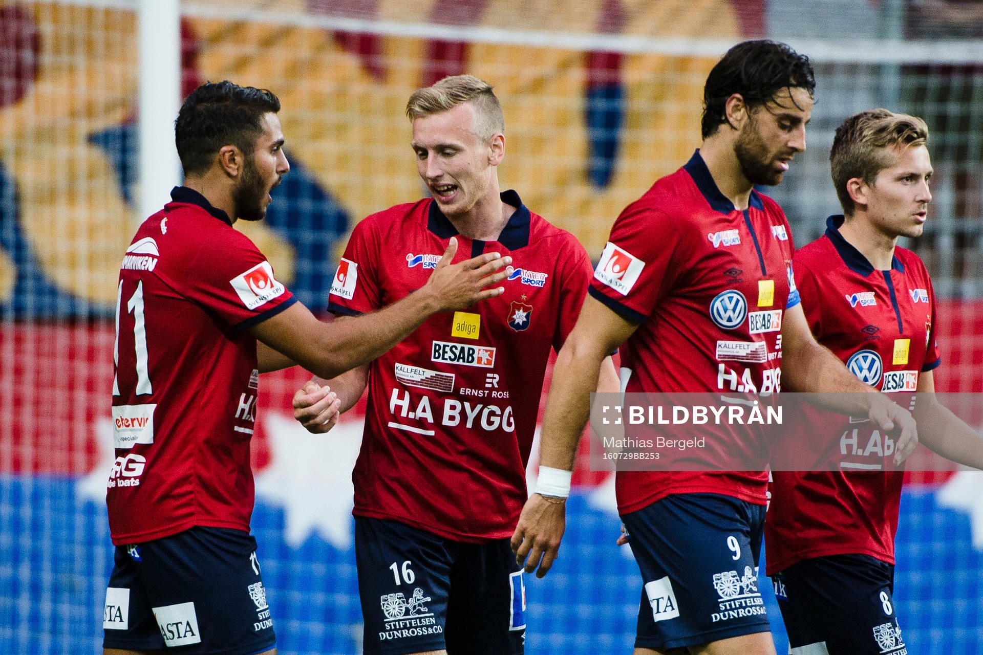 Örgrytes målskytt William Atashkadeh jublar med Sebastian